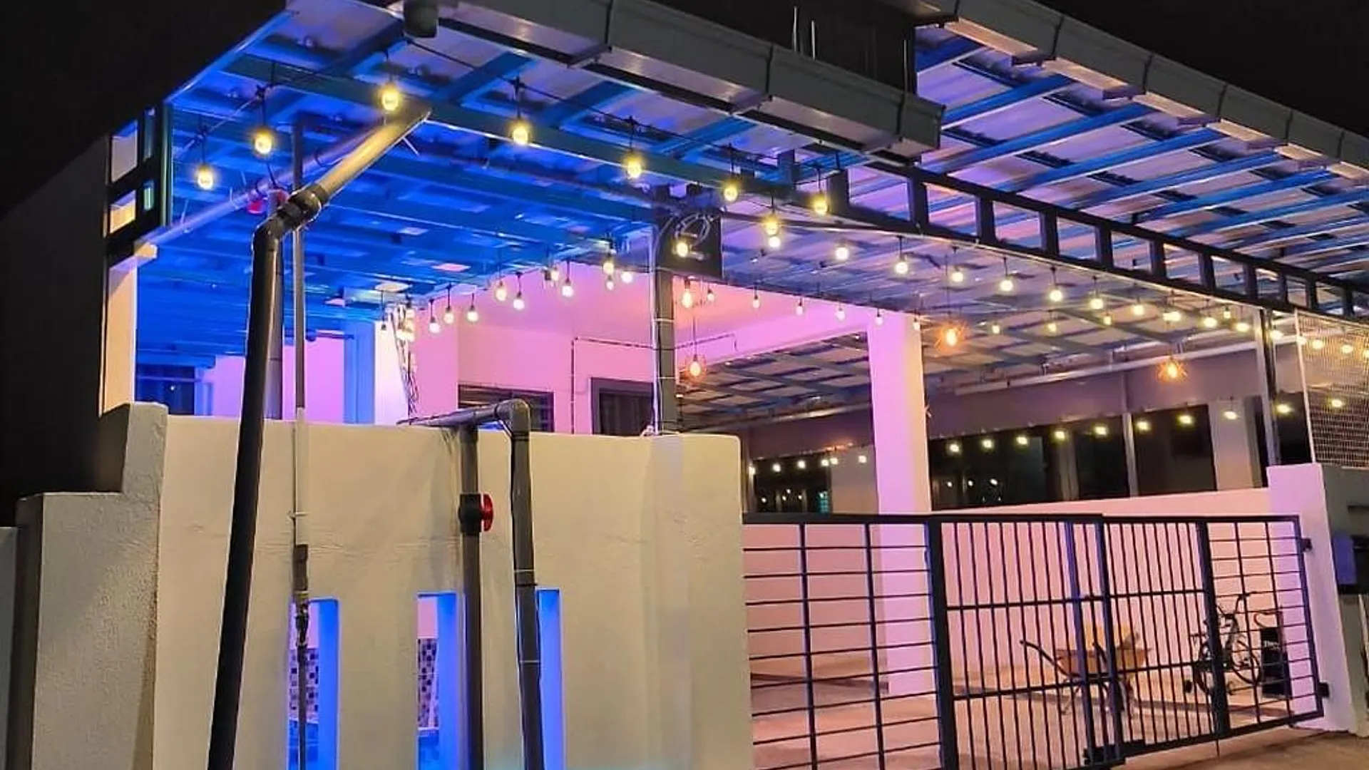 쿠알라테렝가누 세베랑 타키르 / 공항의  (m², 침실 4개, 프라이빗 욕실 2개) 4성급 게스트하우스 객실