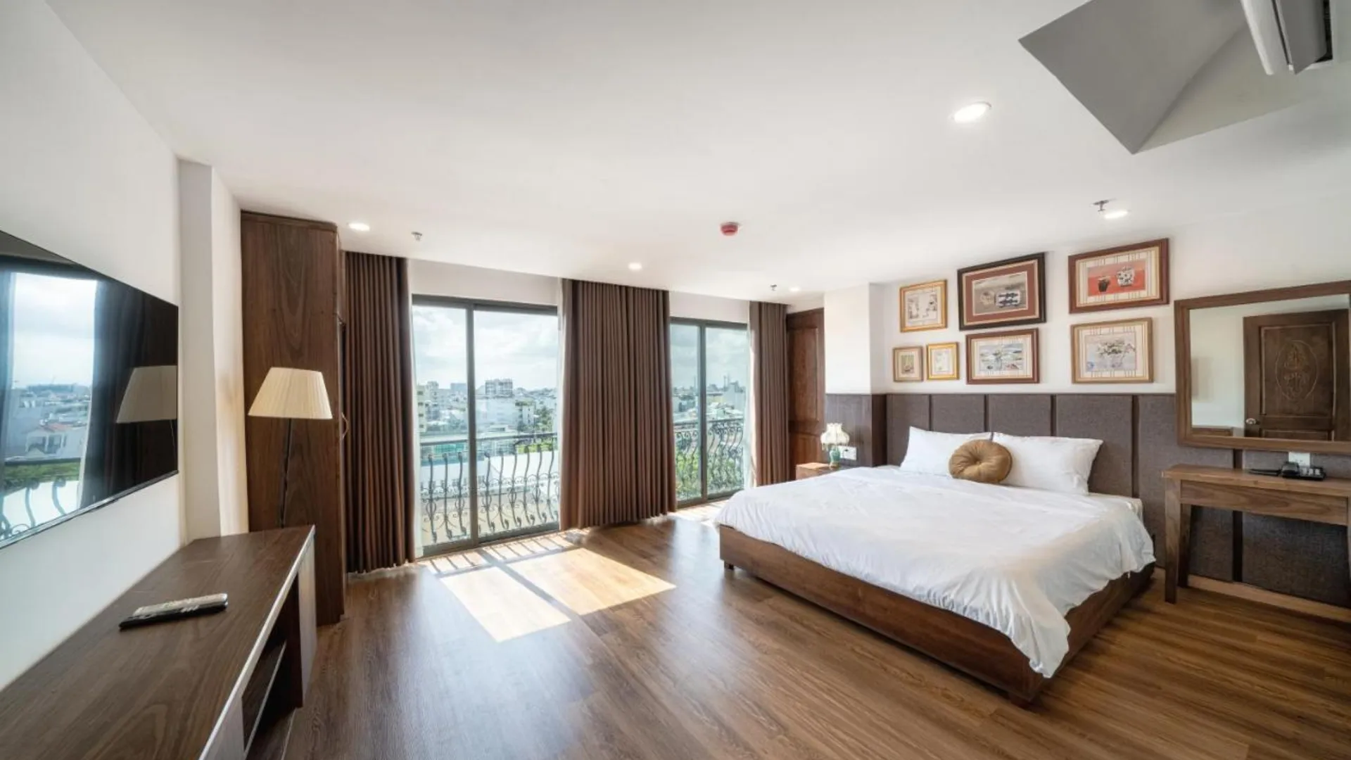 다낭 랑만디 호텔 앤 아파트먼트 4성급 호텔 스위트룸