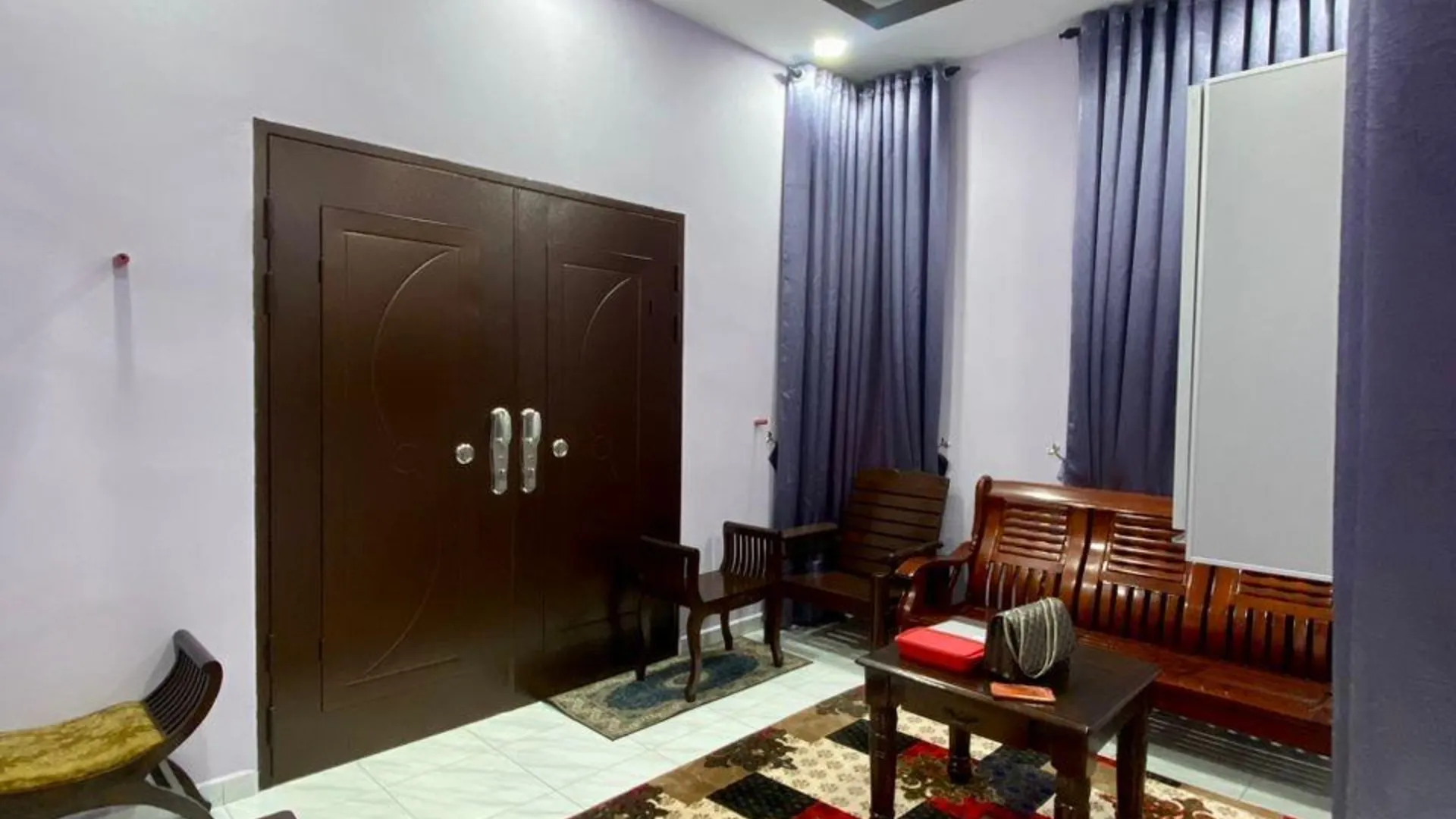 쿠알라 네랑 포콕 세나의 프라이빗 하우스 (850m², 침실 3개, 프라이빗 욕실 2개) 2성급 싱글룸 객실