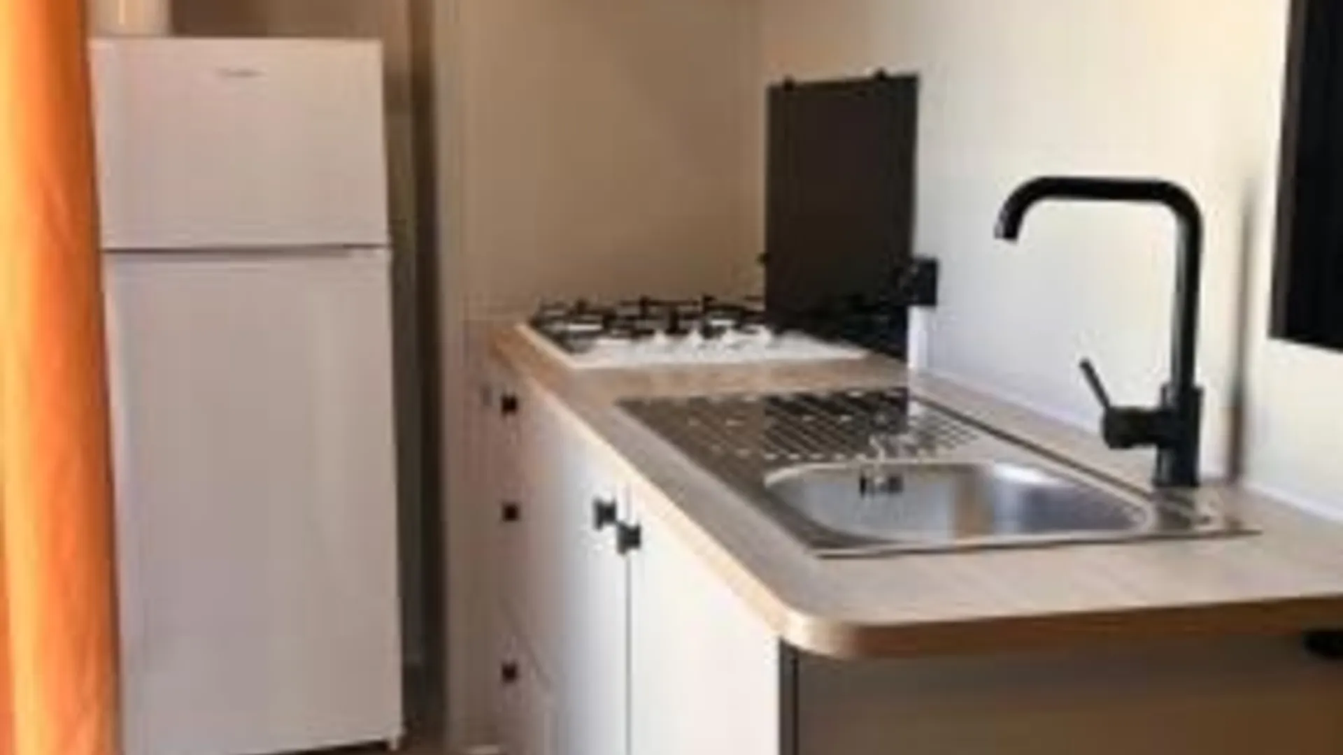 잠부예이라 도 마르 Camping Villa Park Zambujeira do Mar 4성급 게스트하우스 레스토랑