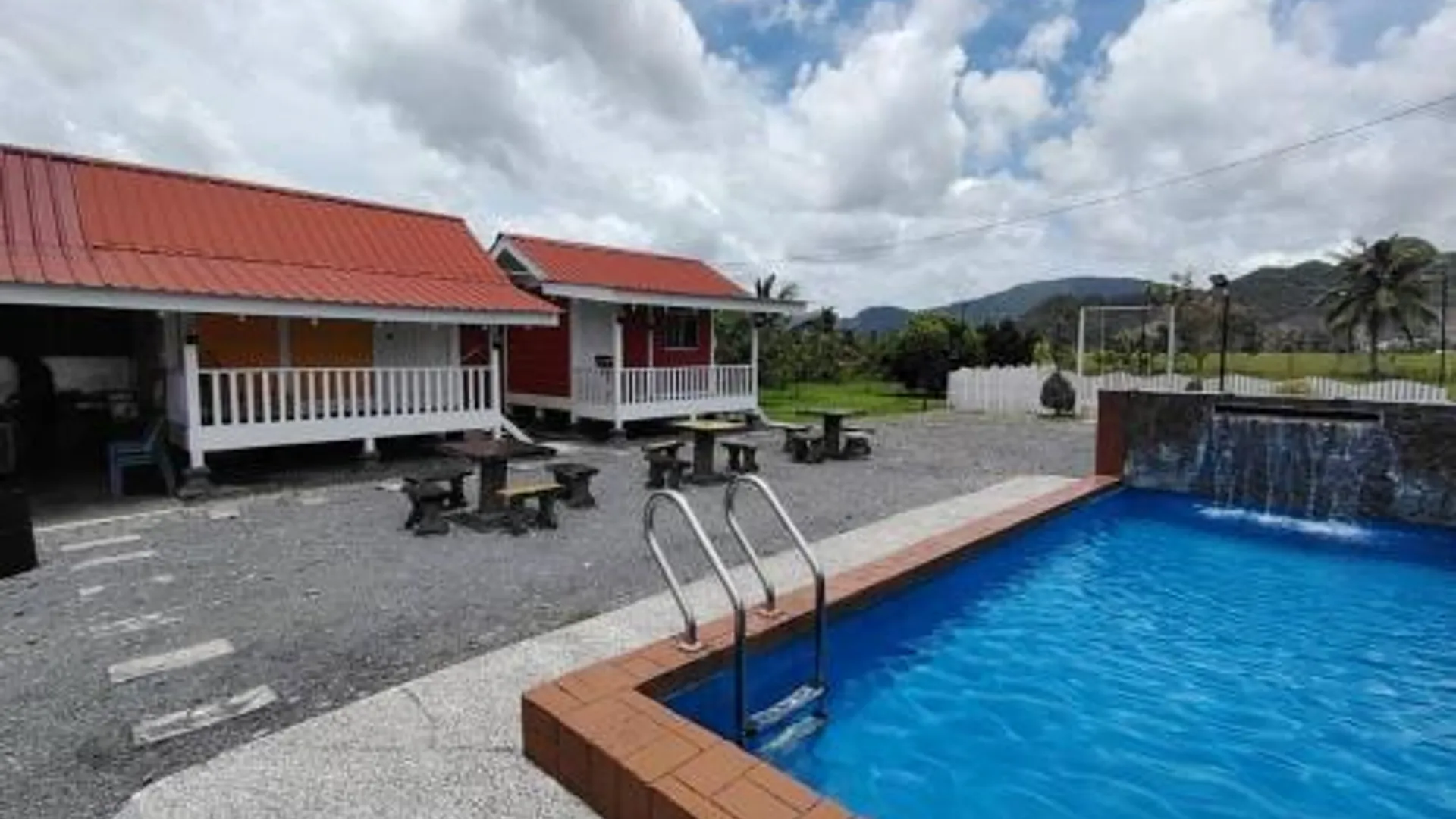 베세리 Aziqa Homestay Chalet With Pool 4성급 게스트하우스 외관