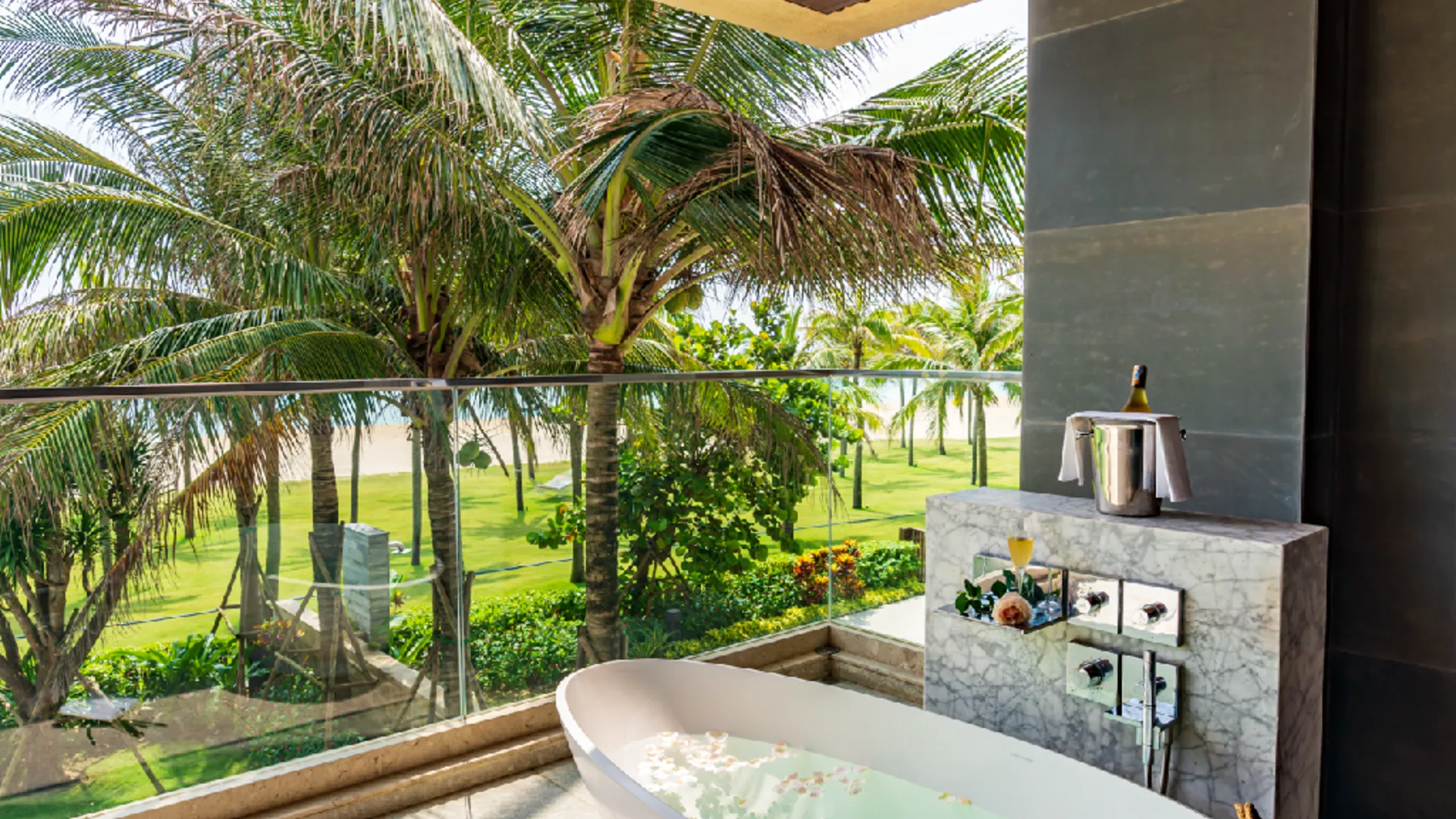 다낭 더 파이브 빌라 앤 리조트 꽝남 - 다낭 5성급 호텔 스위트룸