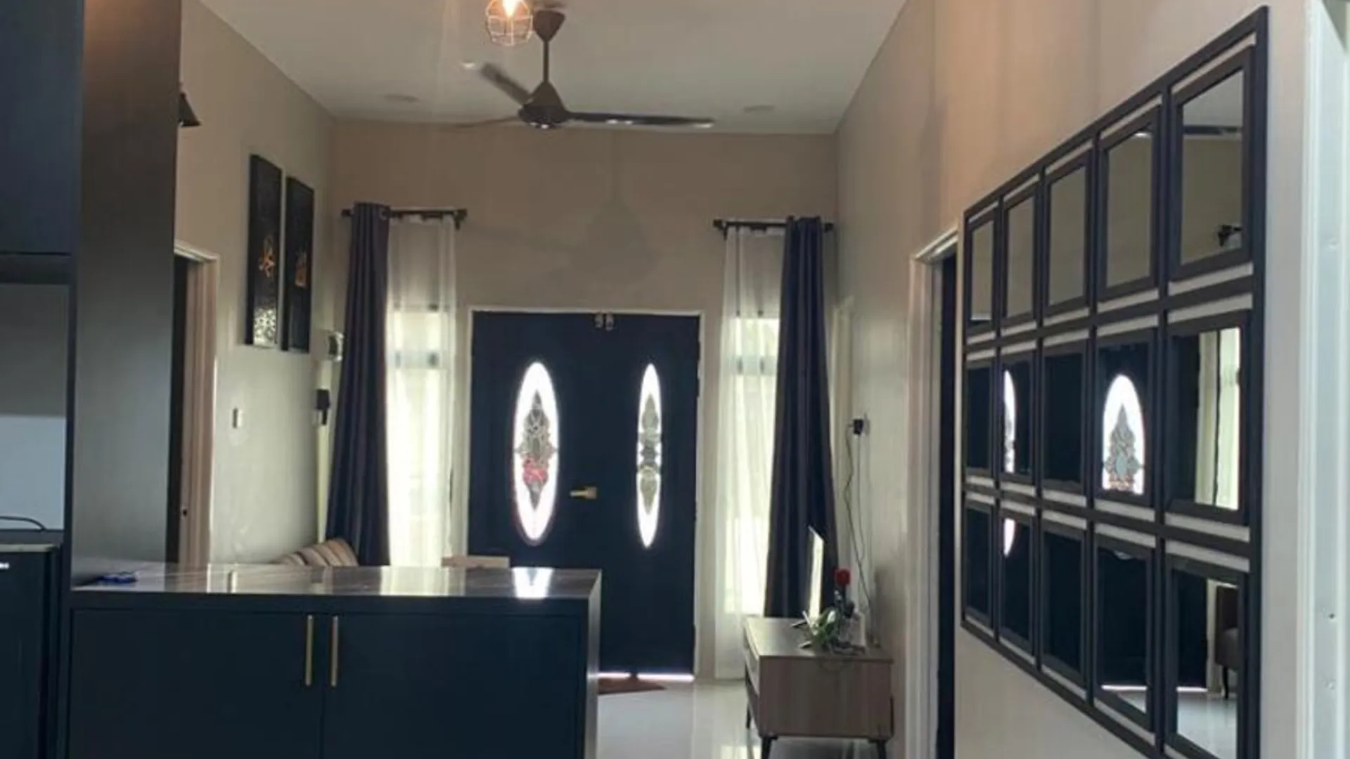 쿠알라 리피스 타만 네가라의 프라이빗 하우스 (1000m², 침실 3개, 프라이빗 욕실 1개) 2성급 싱글룸 수영장