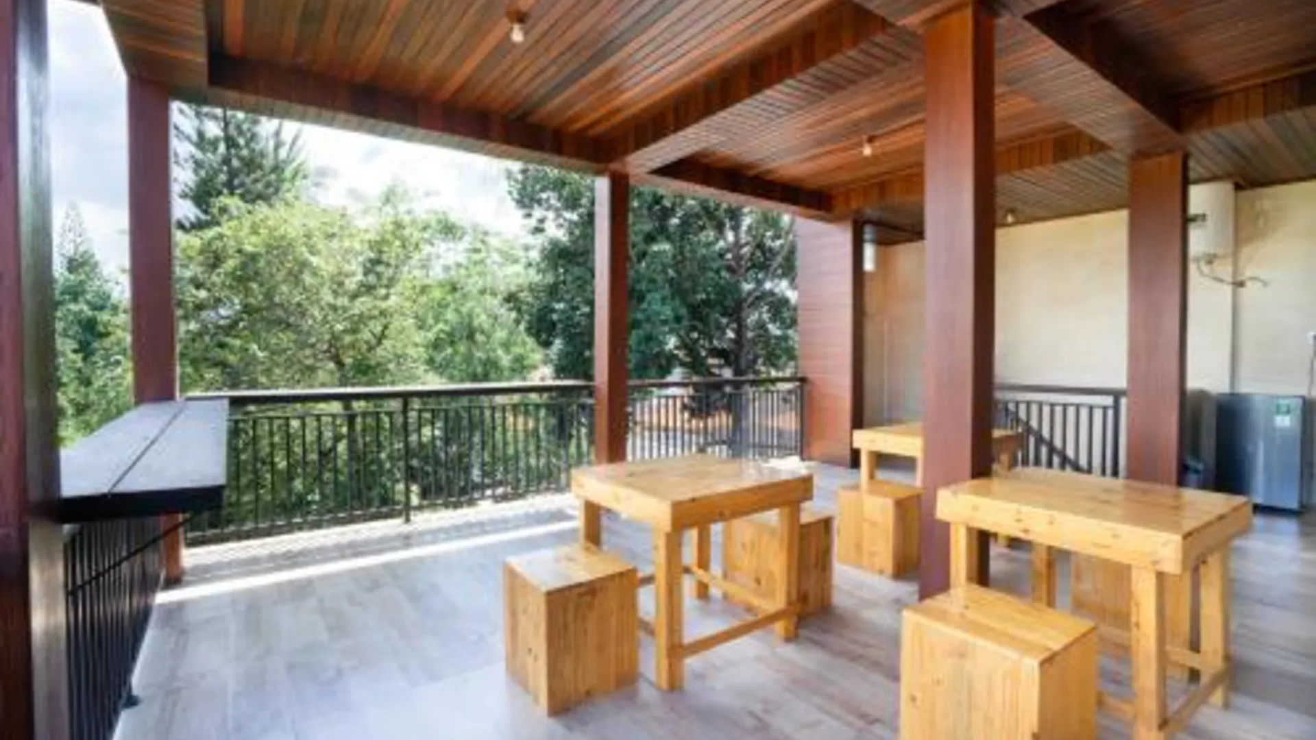 발리 K Hostel Seminyak 호텔 전망