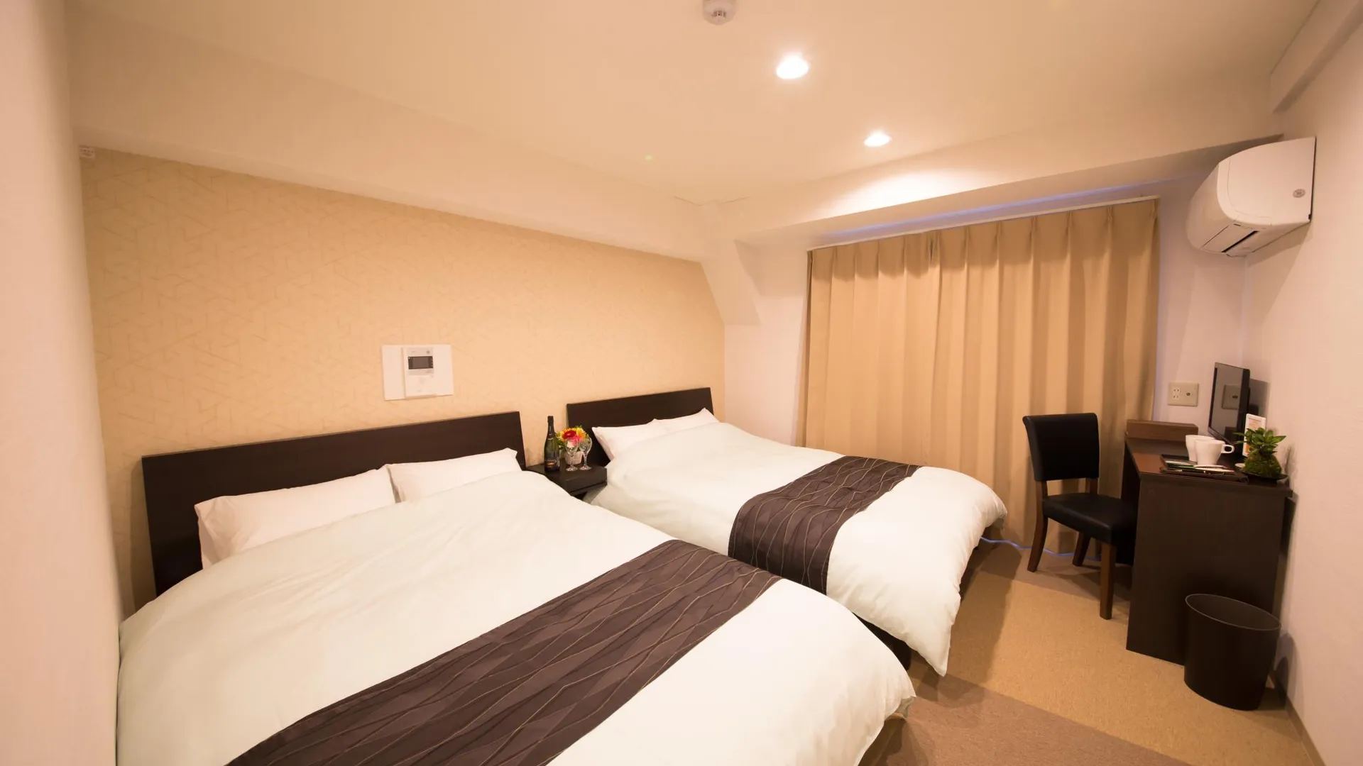 오사카 호텔 코코데 플러스 2성급 호텔 스위트룸