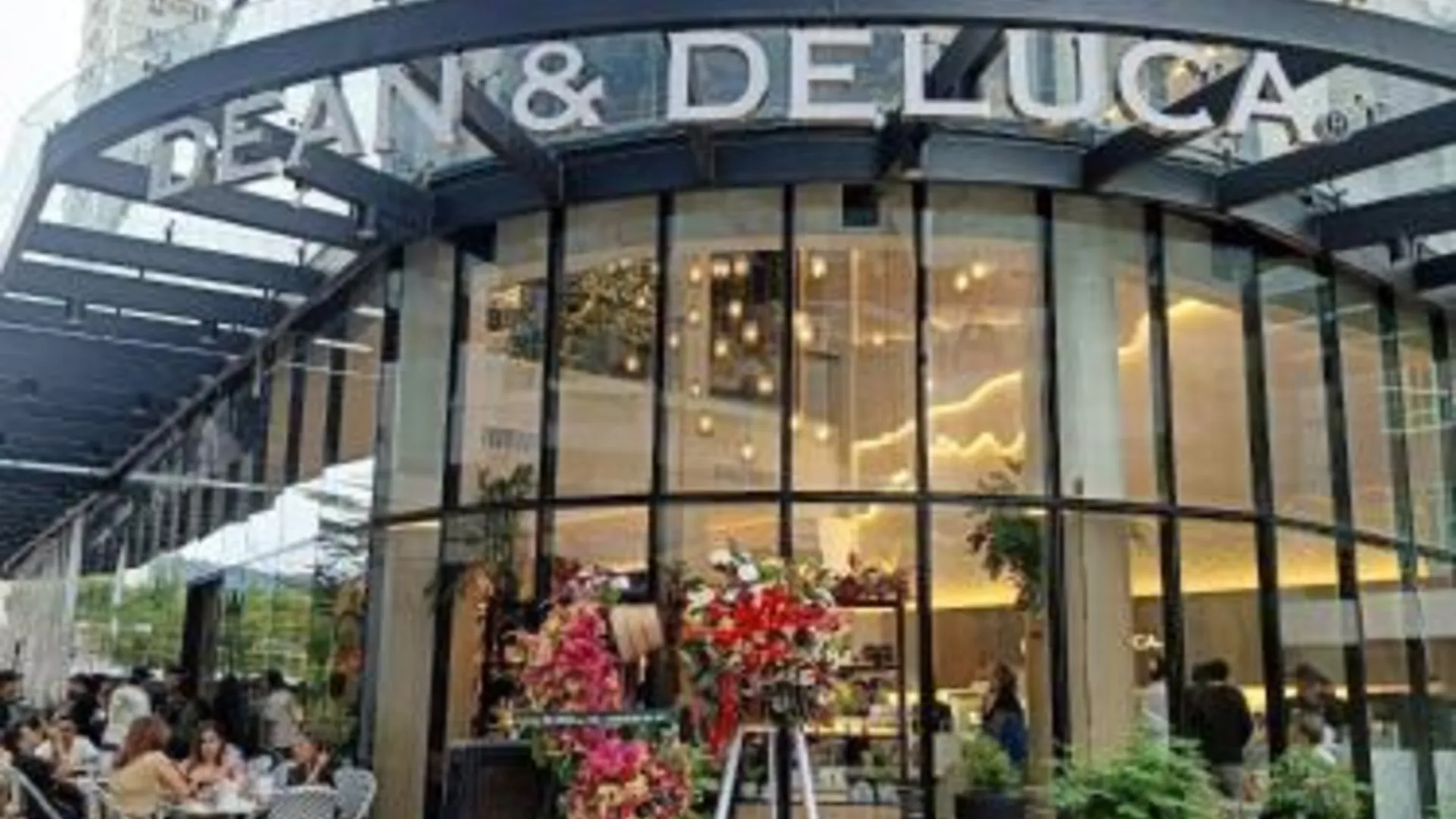 세부 38 Park Avenue right in the heart of IT Park Cebu, 55 inches TV, wifi, LOWER FLOOR on 5th floor 4성급 싱글룸 레스토랑