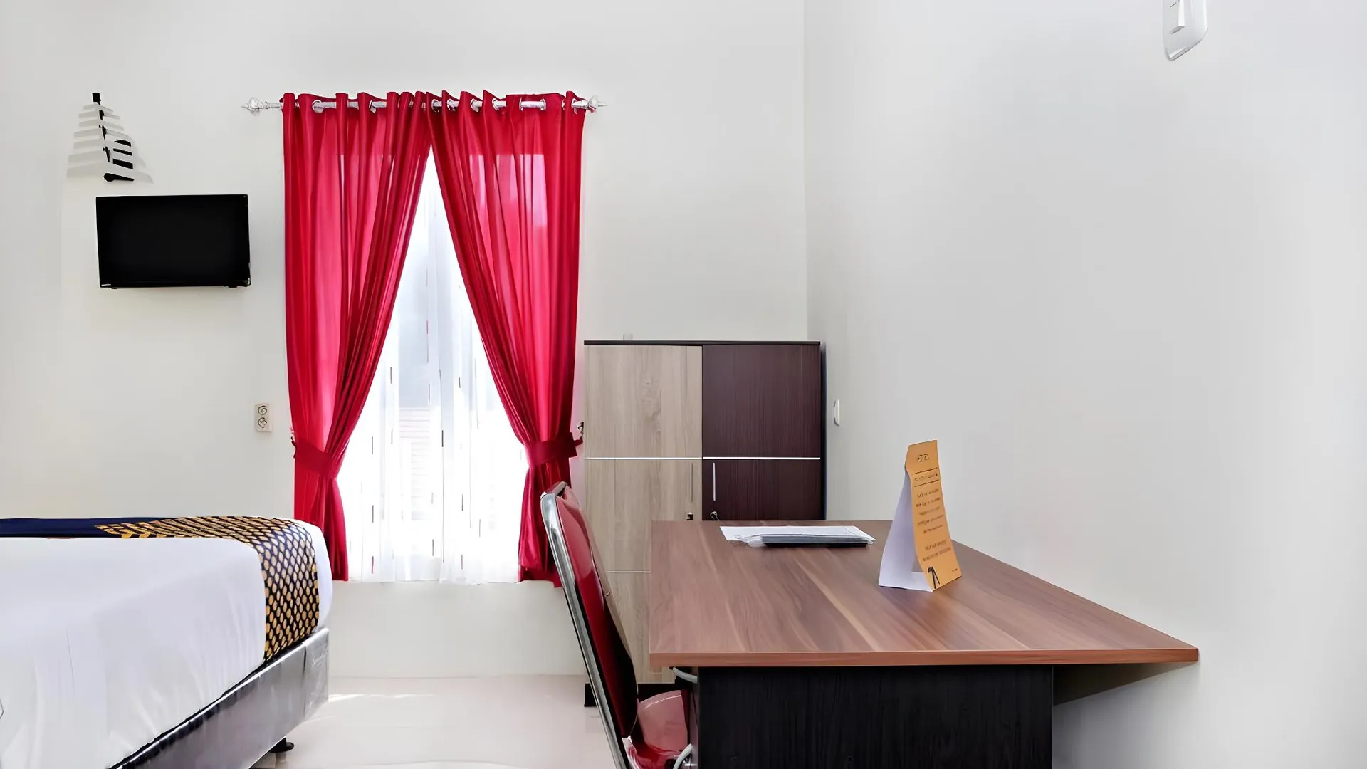 마카사르 레드도어즈 샤리아 앳 다네스티 홈스테이 반다라 술탄 하사누딘 근처 2성급 호텔 스위트룸