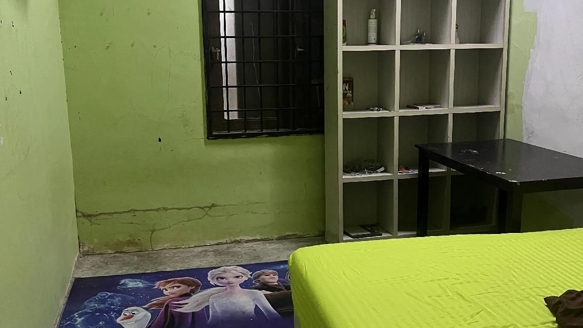 쿠알라테렝가누 바투 라킷의  (m², 침실 3개, 프라이빗 욕실 2개) 2성급 게스트하우스 스위트룸