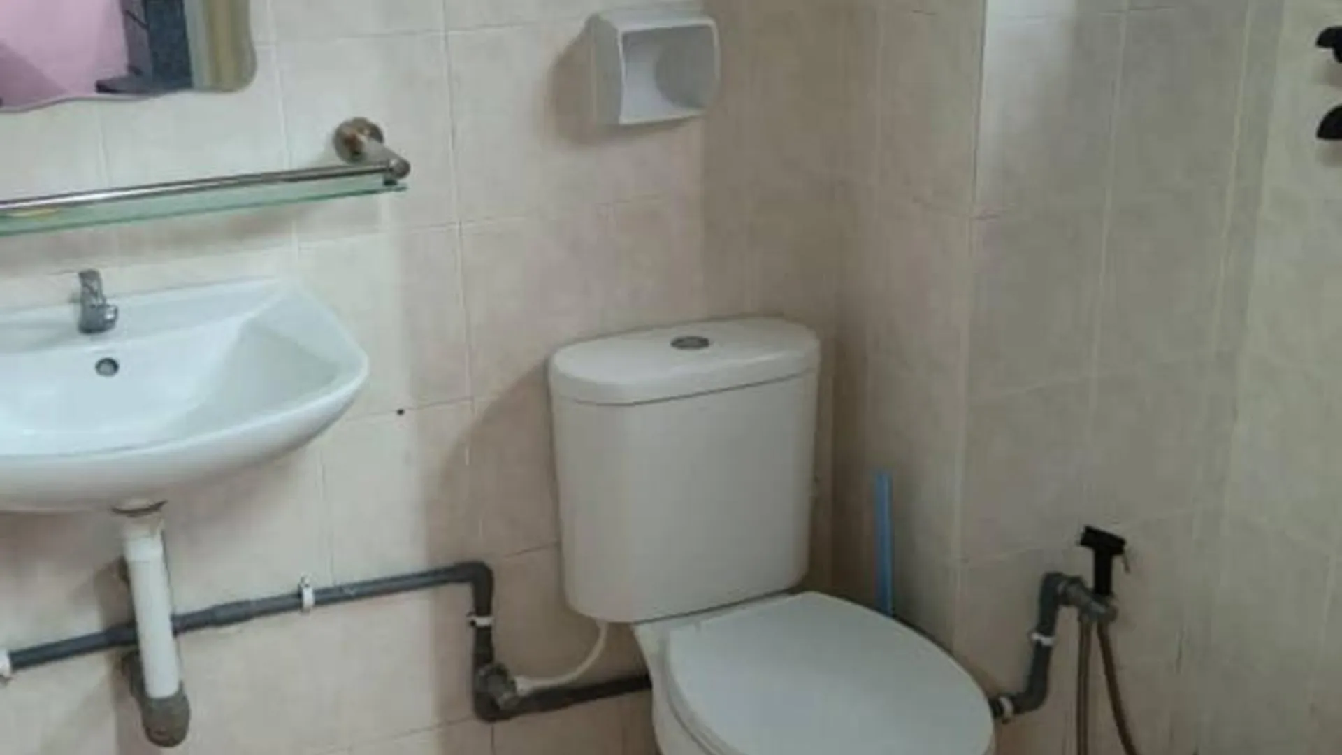 이포 캄풍 자와의 프라이빗 하우스 (230m², 침실 3개, 프라이빗 욕실 2개) 2성급 싱글룸 객실