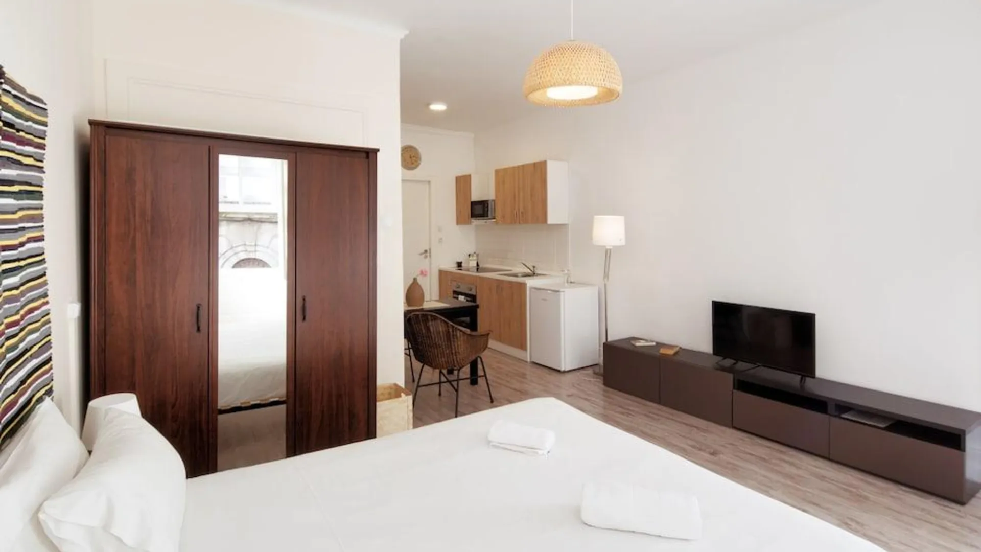 포르투 아파트호텔 오포르토 엔트레파레데스 3성급 게스트하우스 스위트룸