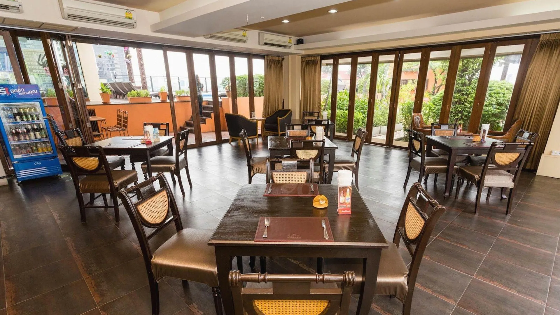 방콕 더 그랜드 사톤 호텔 4성급 호텔 외관