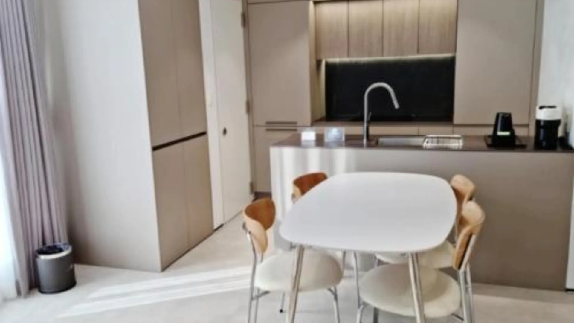 서울 호텔 더 디자이너스 LYJ 스위트 역삼 4성급 호텔 레스토랑