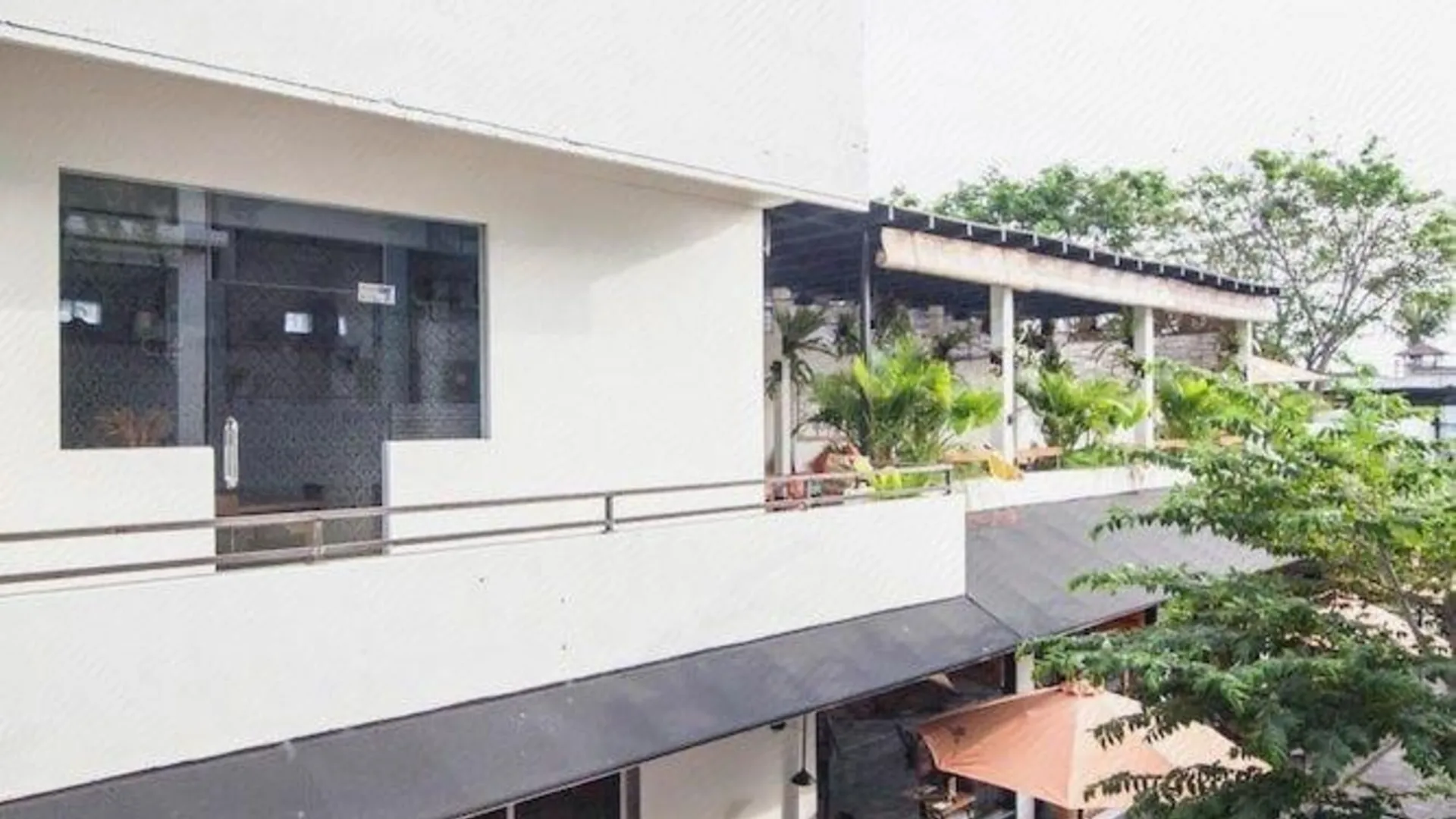 발리 스리크리나 스미냑 2성급 호텔 수영장