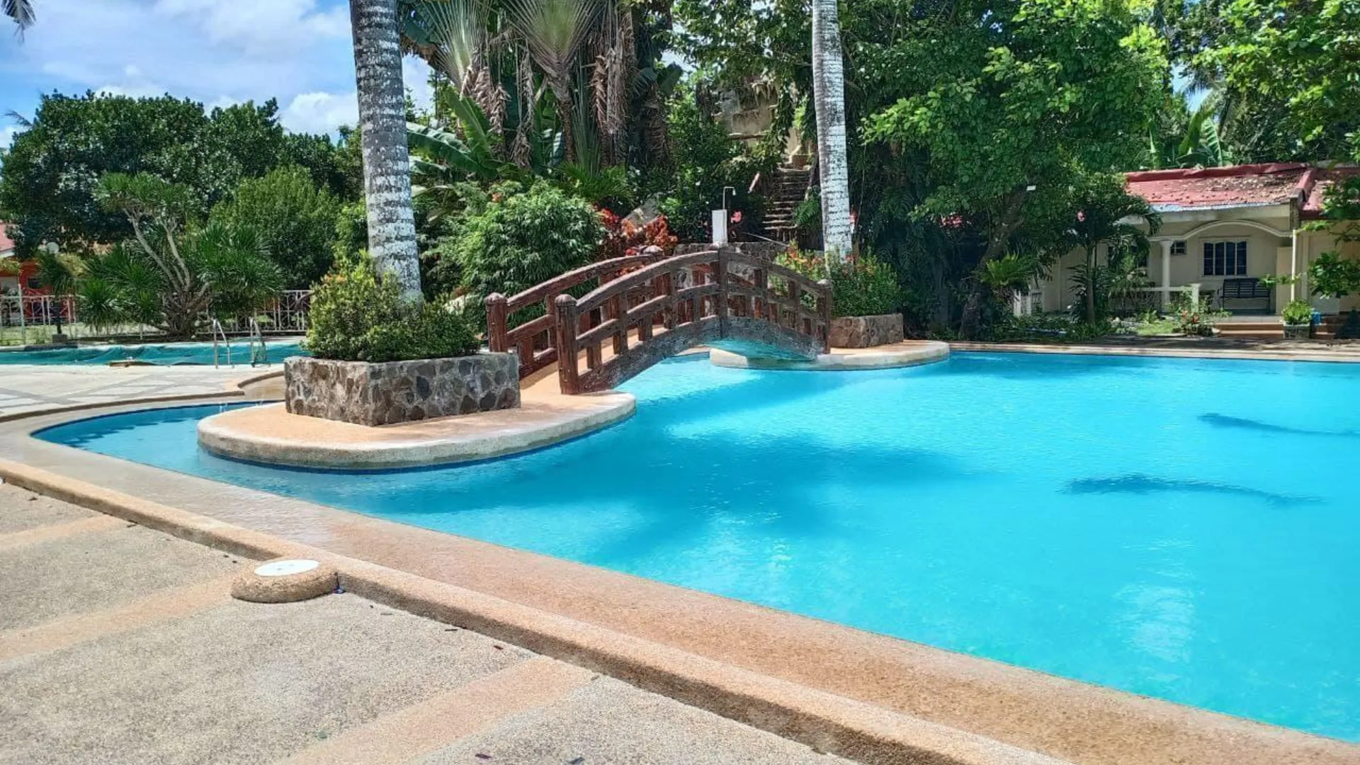 세부 레드도어즈 플러스 @ 코스타 로카 발람반 2성급 호텔 객실