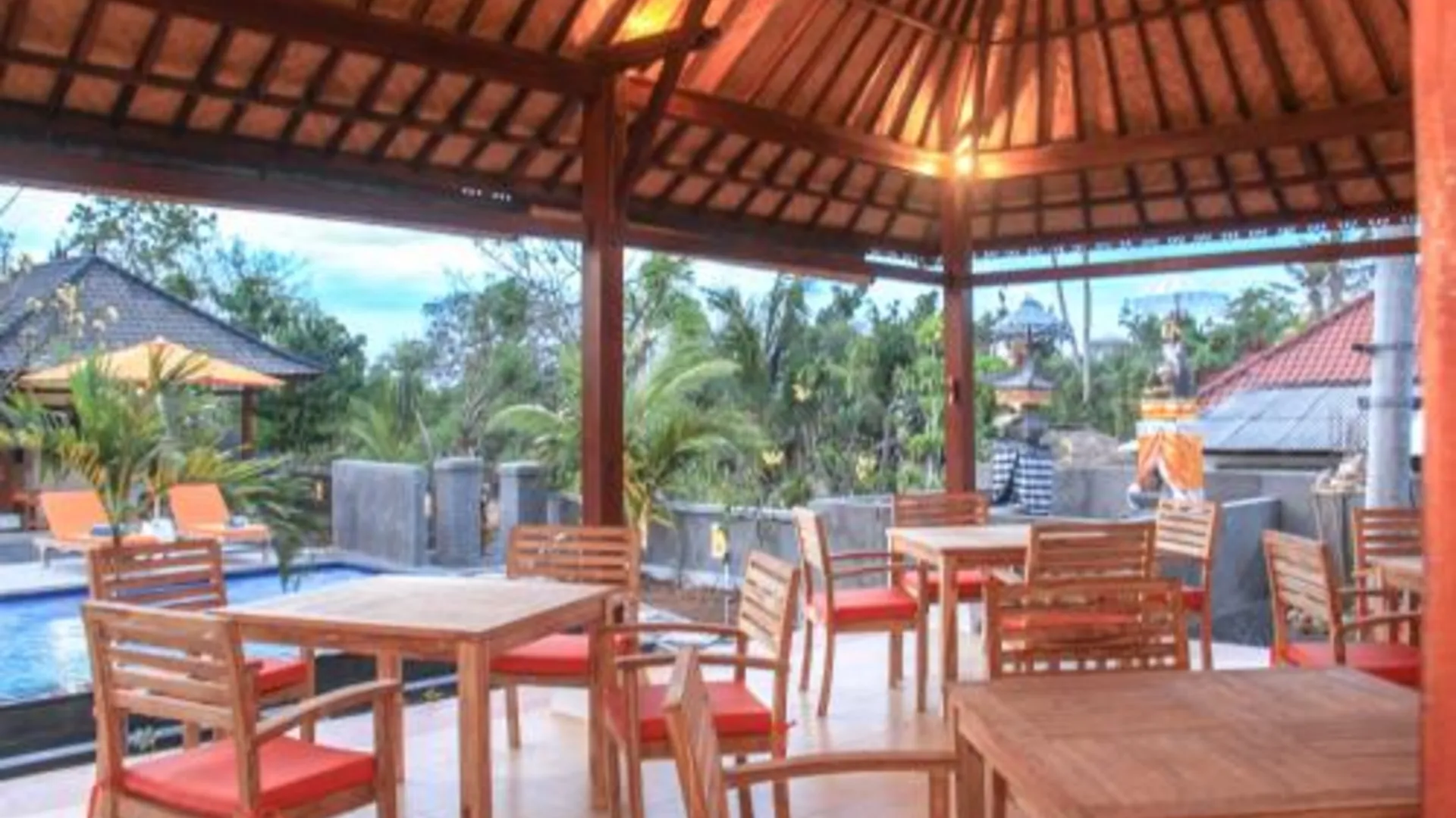 발리 디나타 렘봉간 빌라스 4성급 호텔 레스토랑