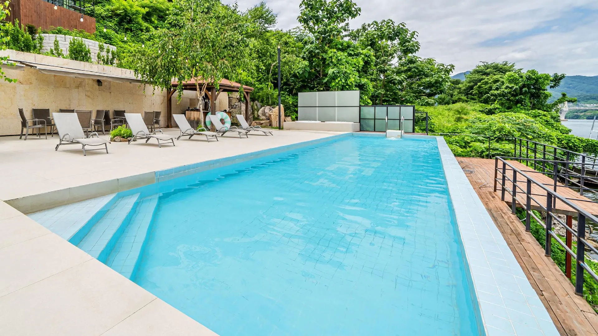 가평 가평 펜션 더 스퀘어 24 스파펜션 3성급 게스트하우스 전망