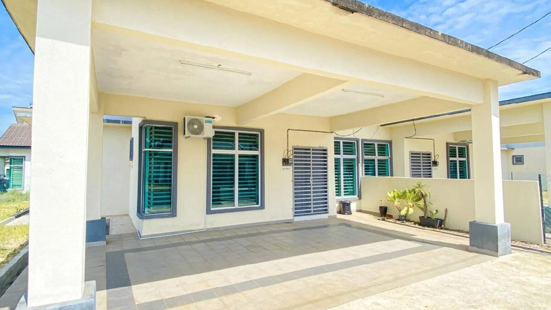 추카이 캄풍 부킷 쿠앙의 프라이빗 하우스 (m², 침실 3개, 프라이빗 욕실 1개) 3성급 게스트하우스 외관