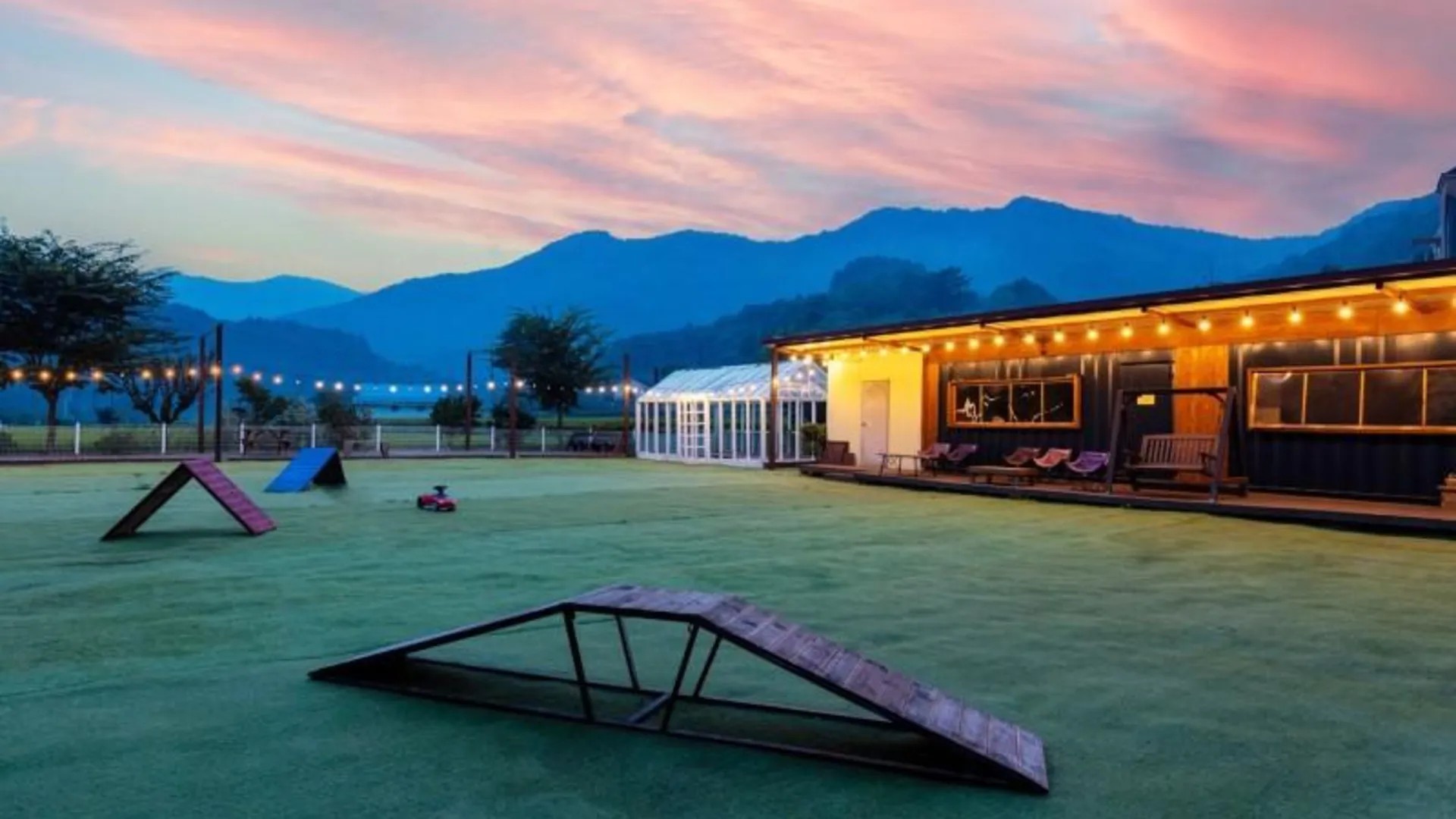 가평 가평 퍼니멍멍갤럭시하우스점 2성급 게스트하우스 전망