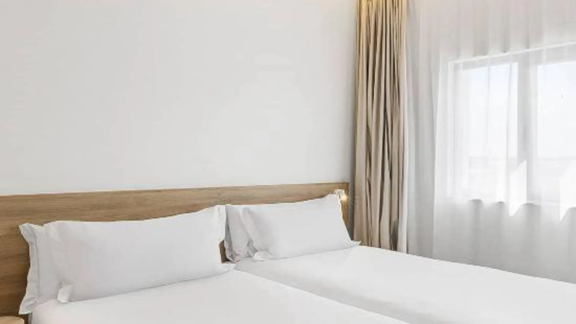 세투발 B&B Hotel Setubal Bonfim 호텔 스위트룸