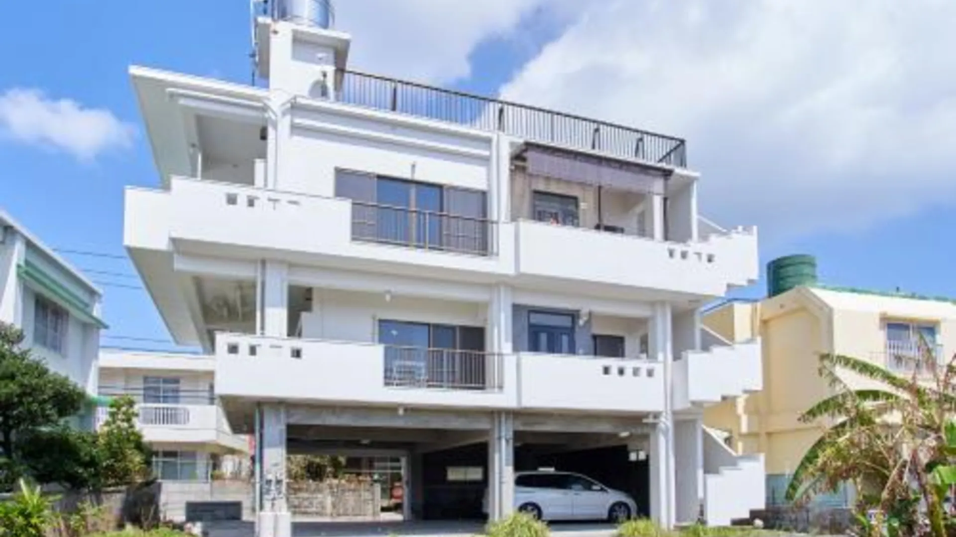 오키나와 본섬 Wind Henza 3성급 게스트하우스 외관