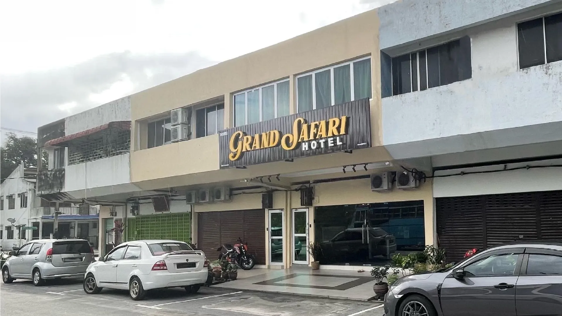 세리 만중 OYO 90369 Safari Hotel Lumut 2성급 호텔 객실