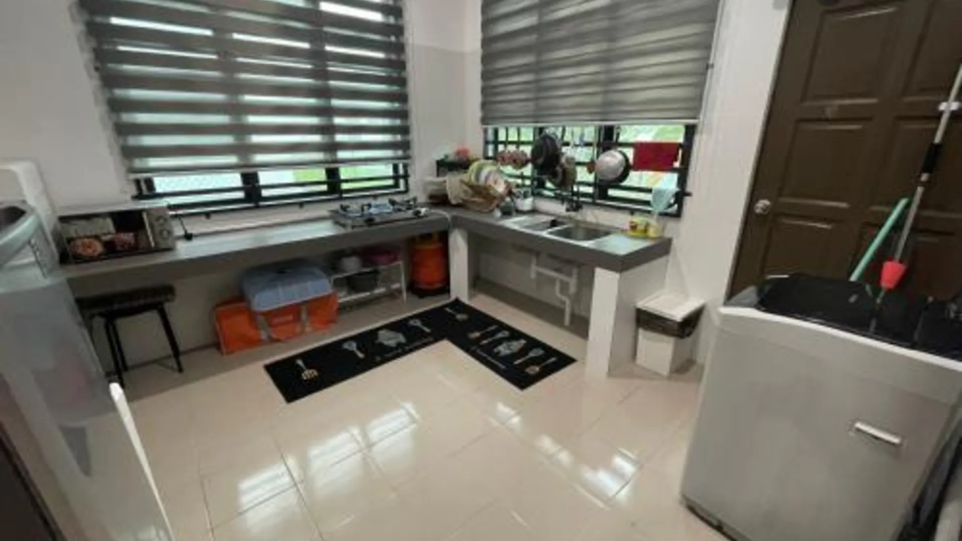 코타바루 바촉의 프라이빗 하우스 (1350m², 침실 3개, 프라이빗 욕실 2개) 4성급 게스트하우스 레스토랑