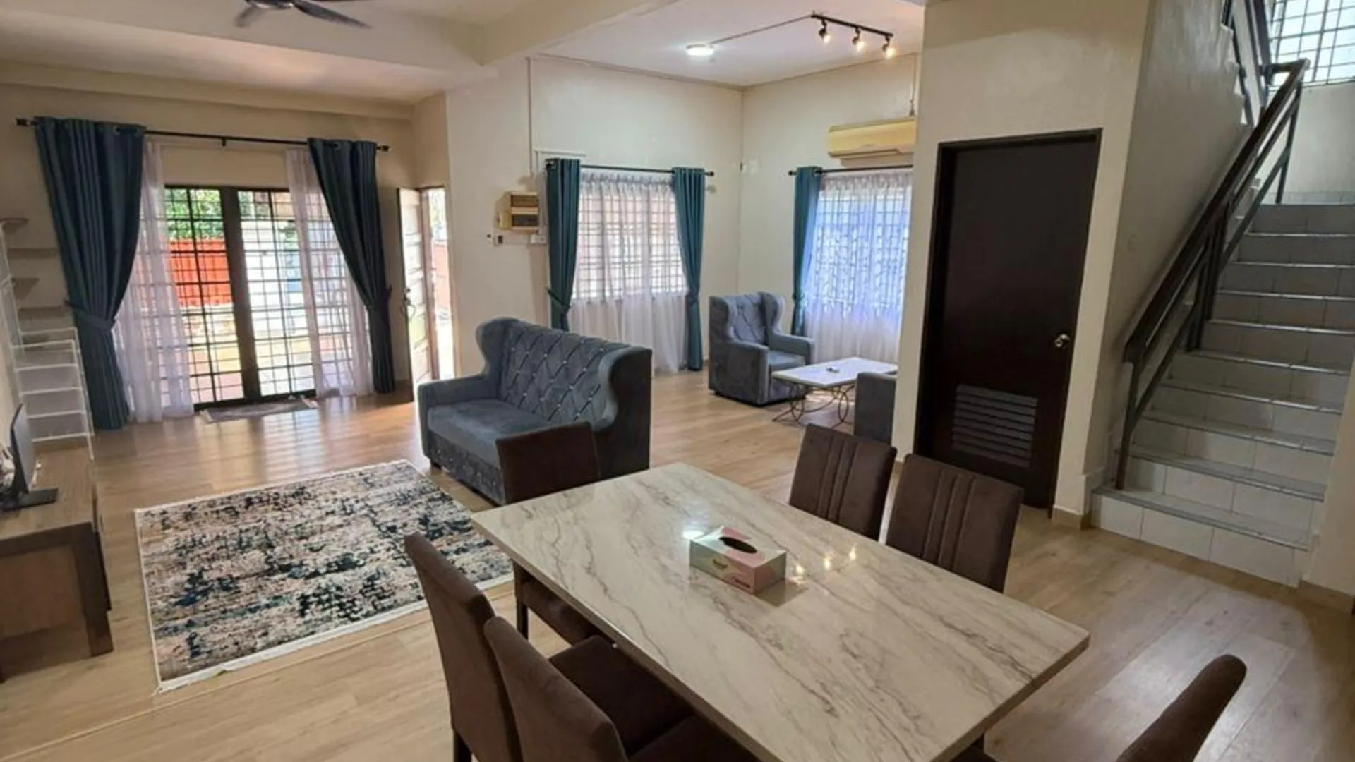 말라카 클레방의 프라이빗 하우스 (m², 침실 4개, 프라이빗 욕실 3개) 3성급 게스트하우스 로비