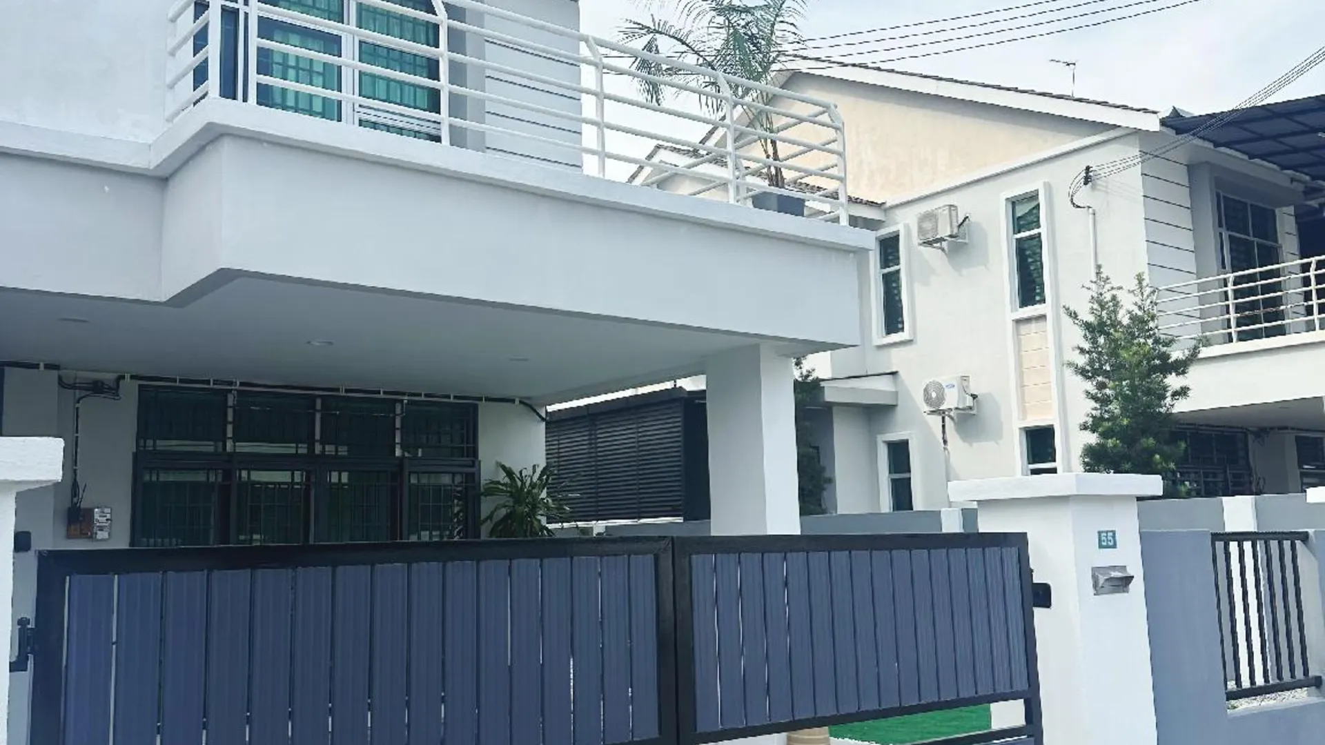 이포 캄풍 자와의 빌라 (3000m², 침실 4개, 프라이빗 욕실 4개) 3성급 게스트하우스 수영장