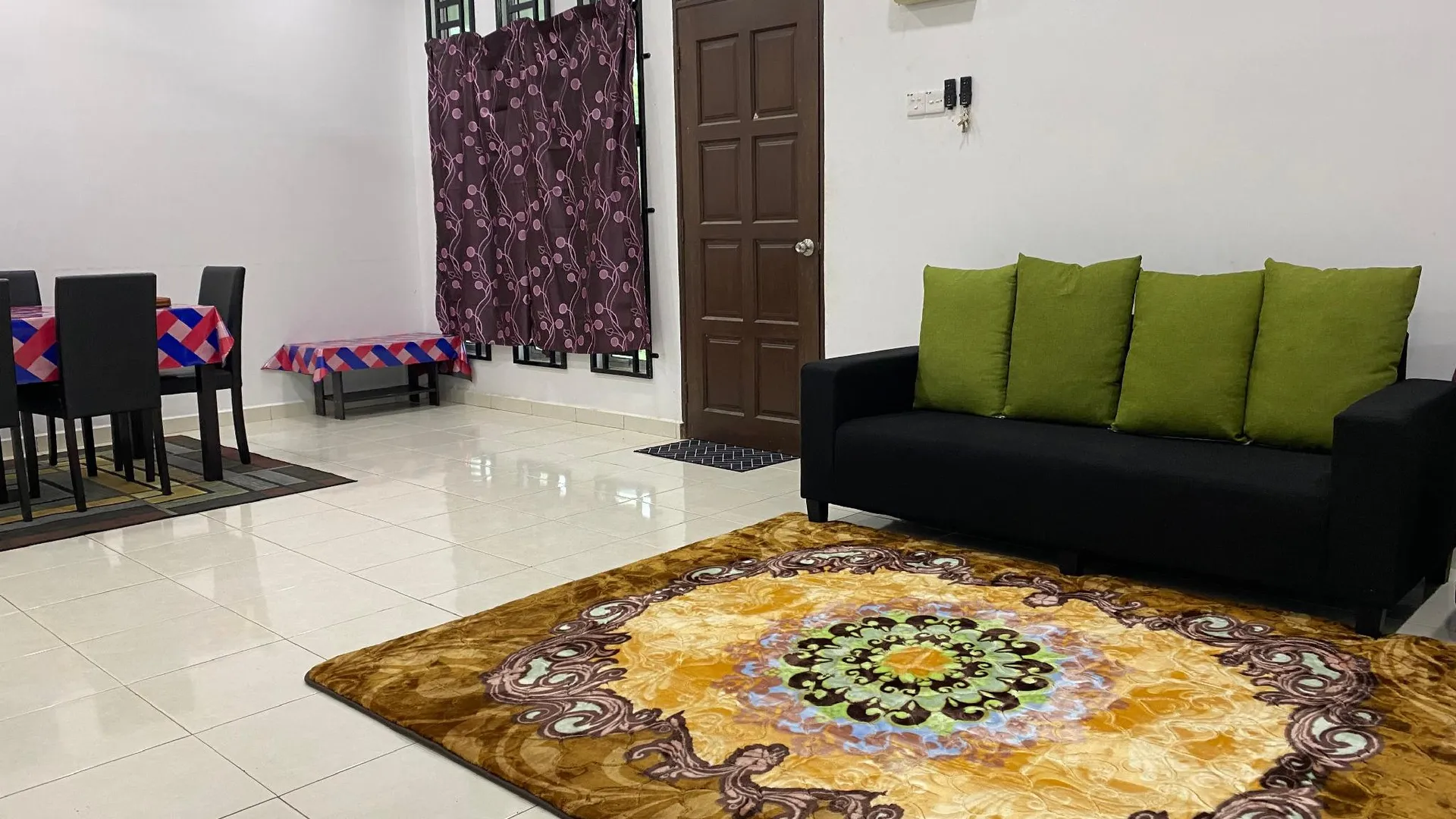 코타바루 판타이 차하야 부란 (PCB)의 프라이빗 하우스 (1300m², 침실 3개, 프라이빗 욕실 3개) 3성급 게스트하우스 스위트룸