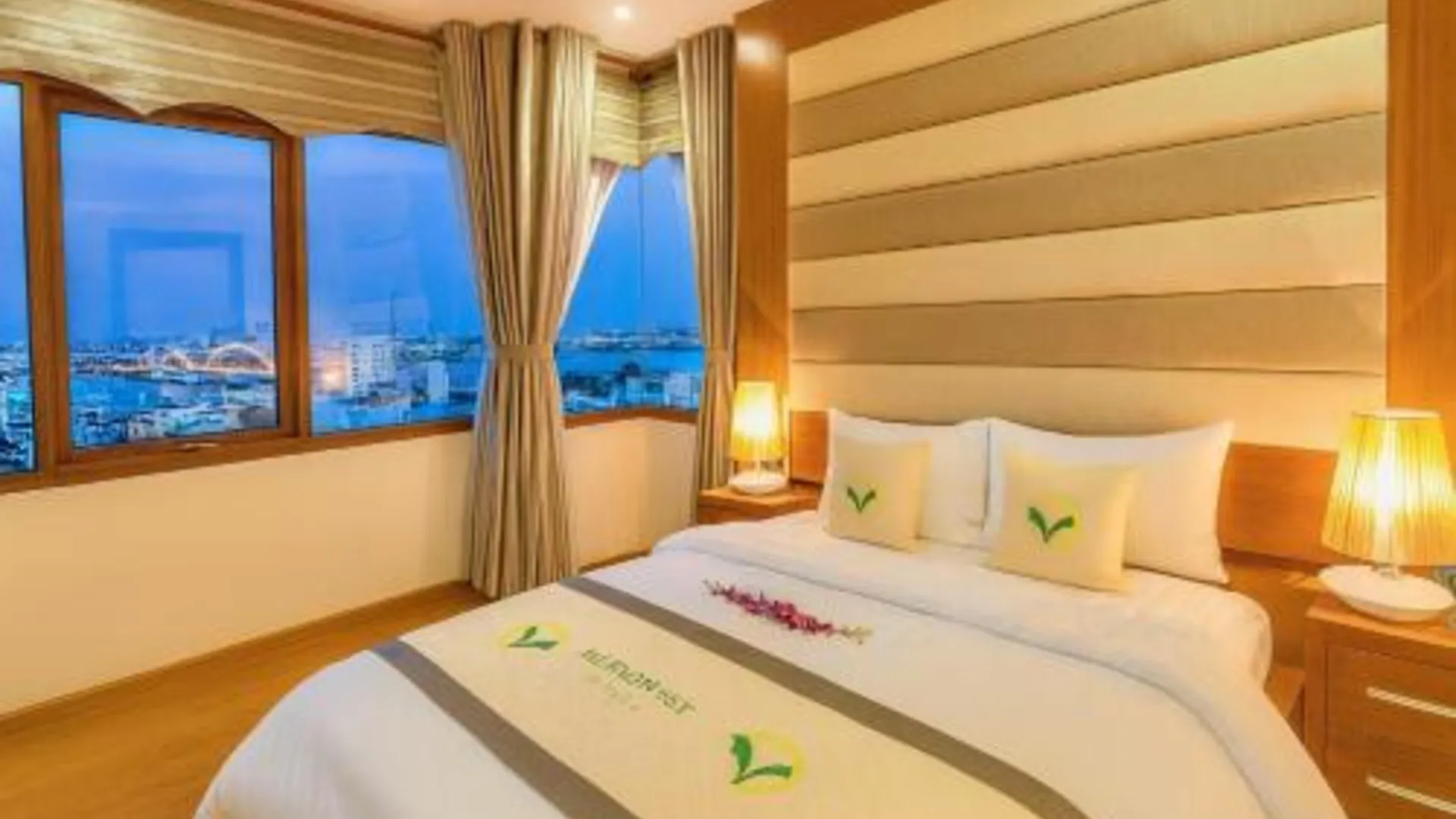 다낭 문라이트 호텔 다낭 3성급 호텔 스위트룸