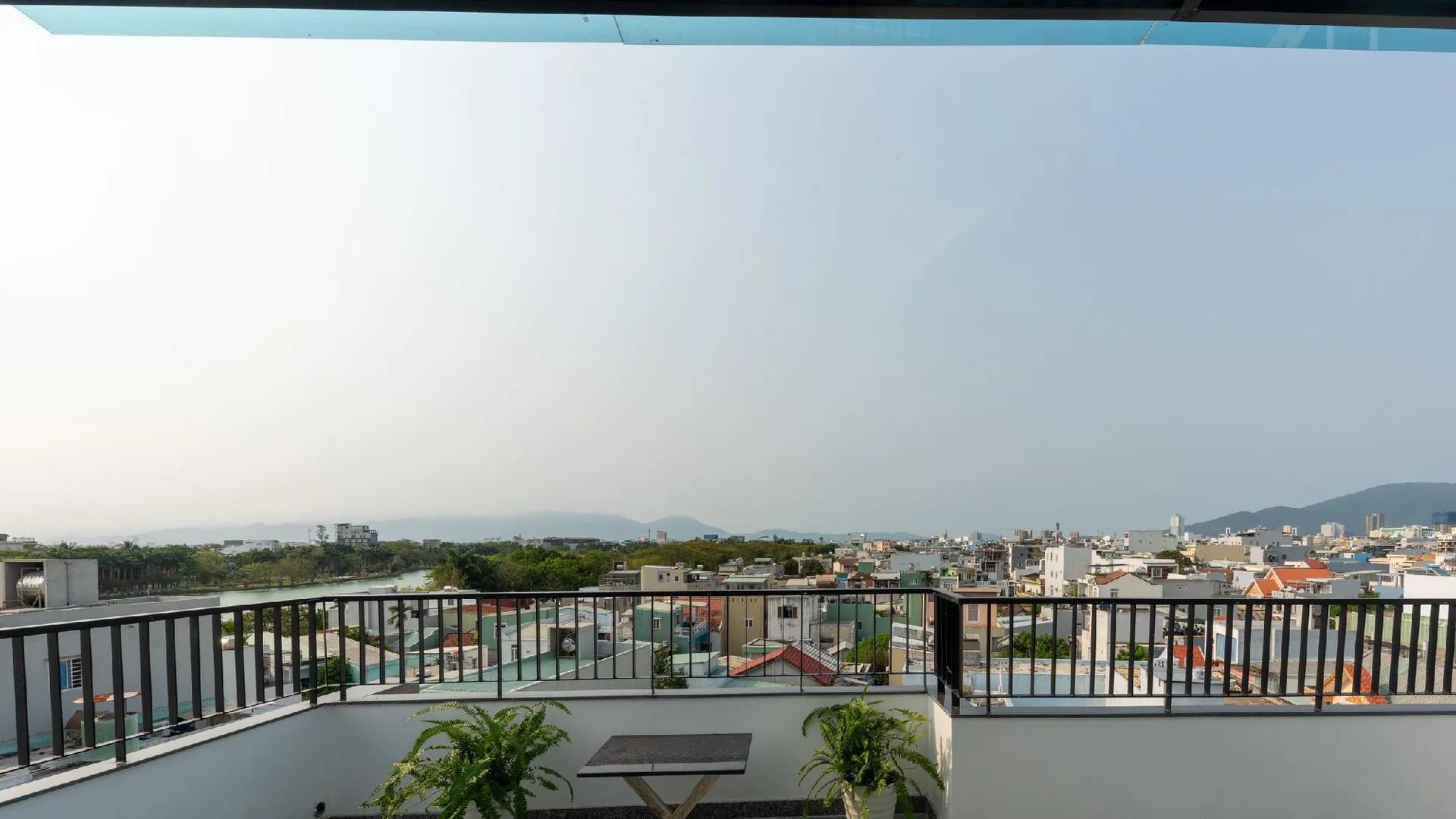 다낭 하이쩌우의 아파트먼트 (570m², 침실 18개, 프라이빗 욕실 18개) 4성급 게스트하우스 외관