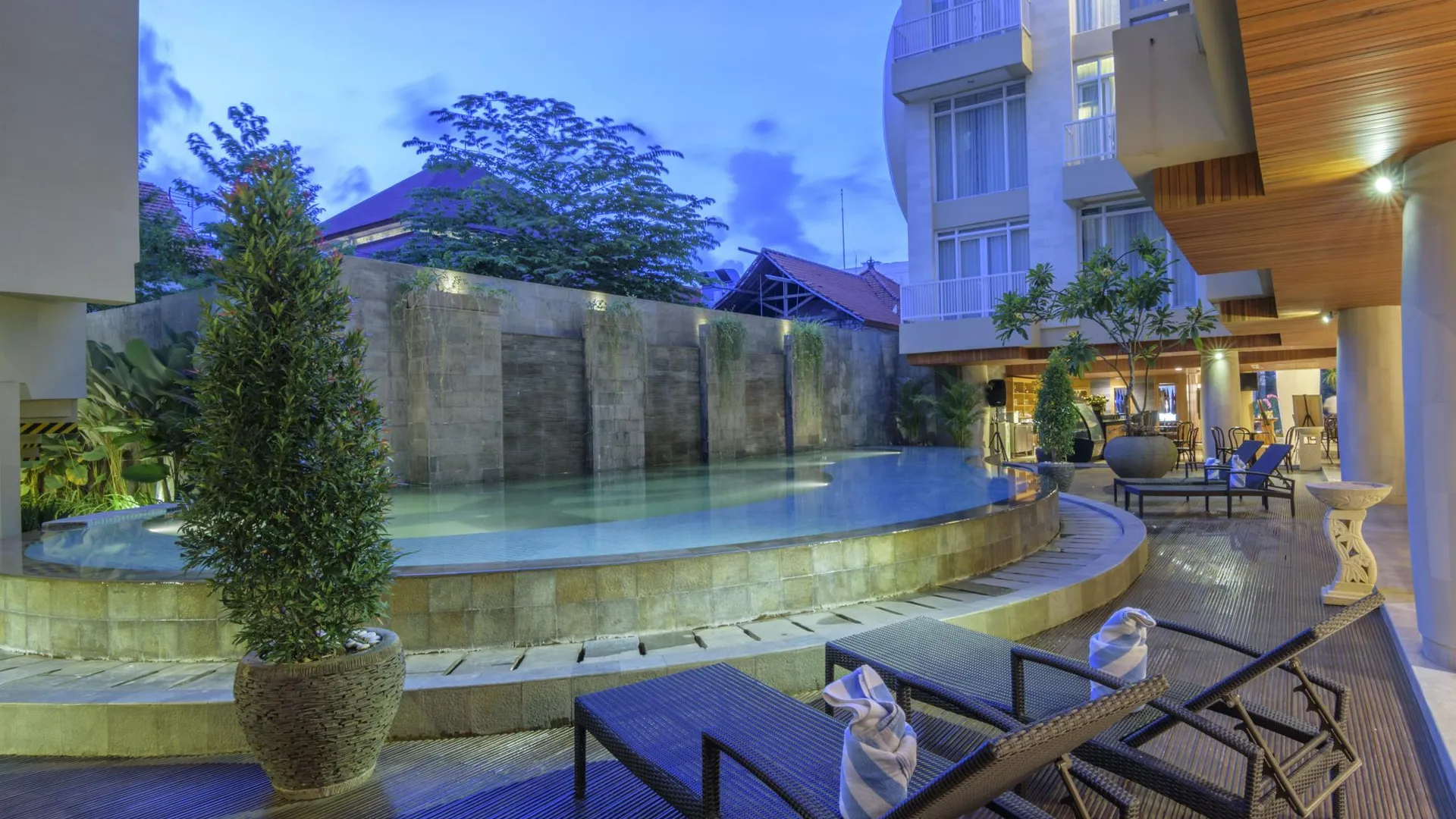 발리 베드록 호텔 쿠타 발리 4성급 호텔 수영장