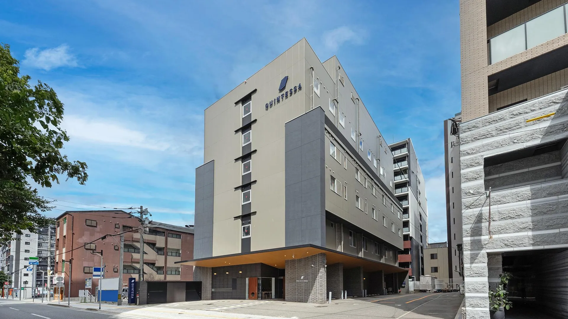 후쿠오카 QuintessaHotel Fukuokawatanabedouri Comic&Books 5성급 호텔 객실