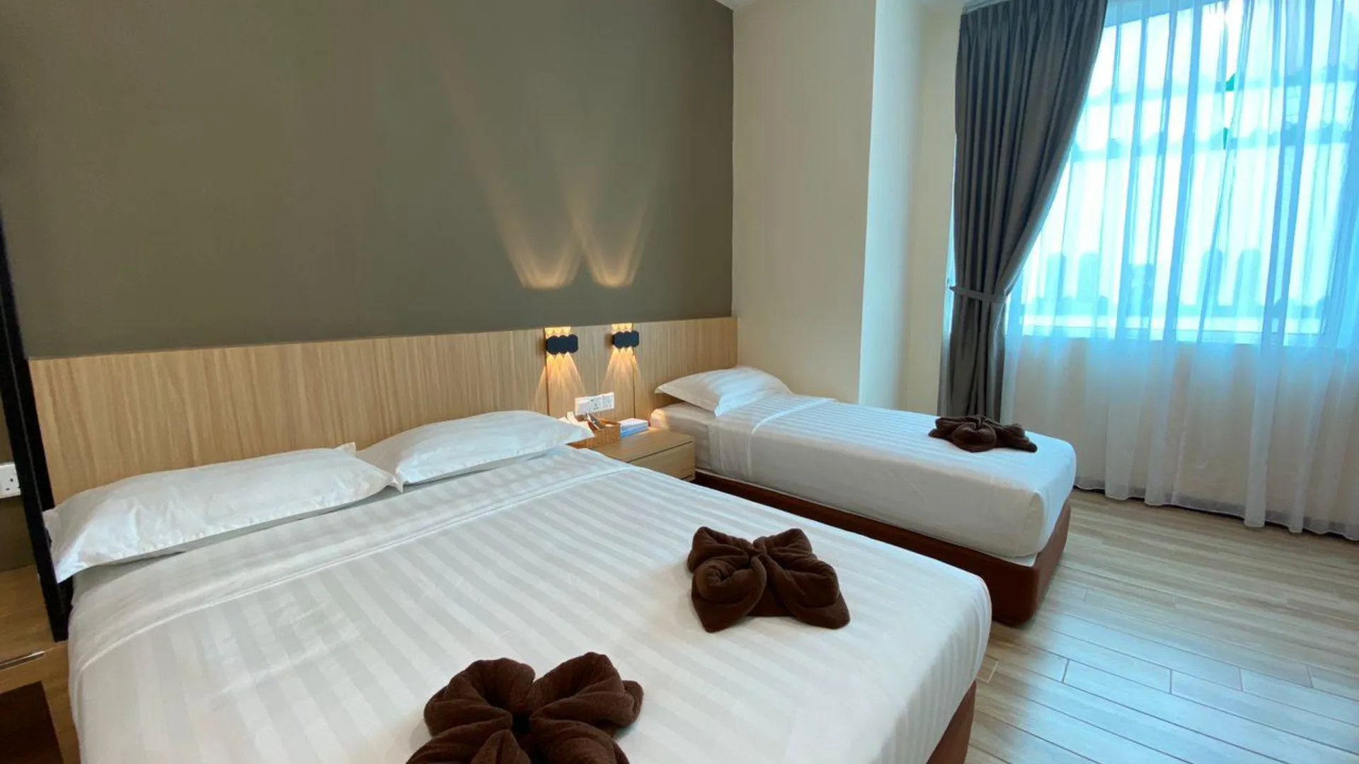 셈포르나 KAIA SUITE HOTEL 2성급 호텔 수영장