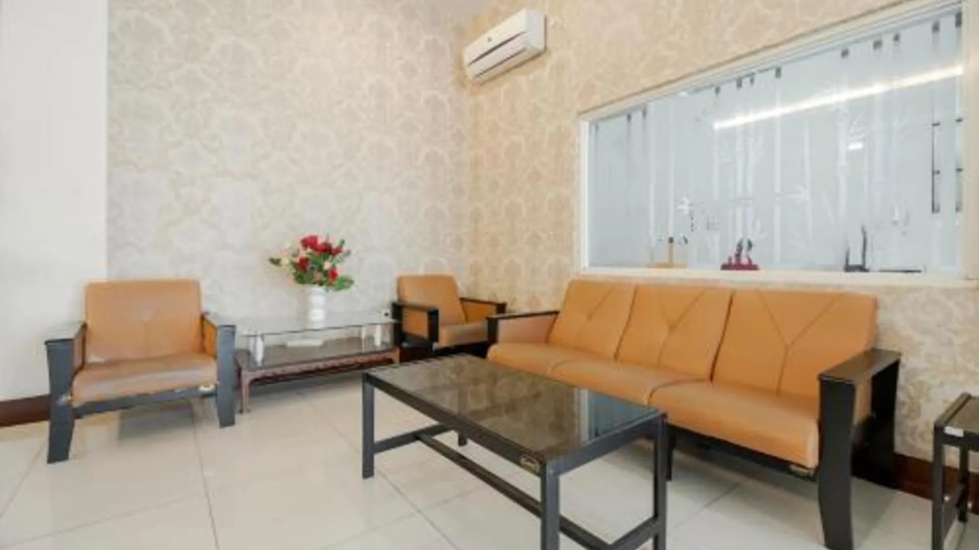 마카사르 RedDoorz Plus @ Karebosi Area 2 Makassar 3성급 호텔 수영장