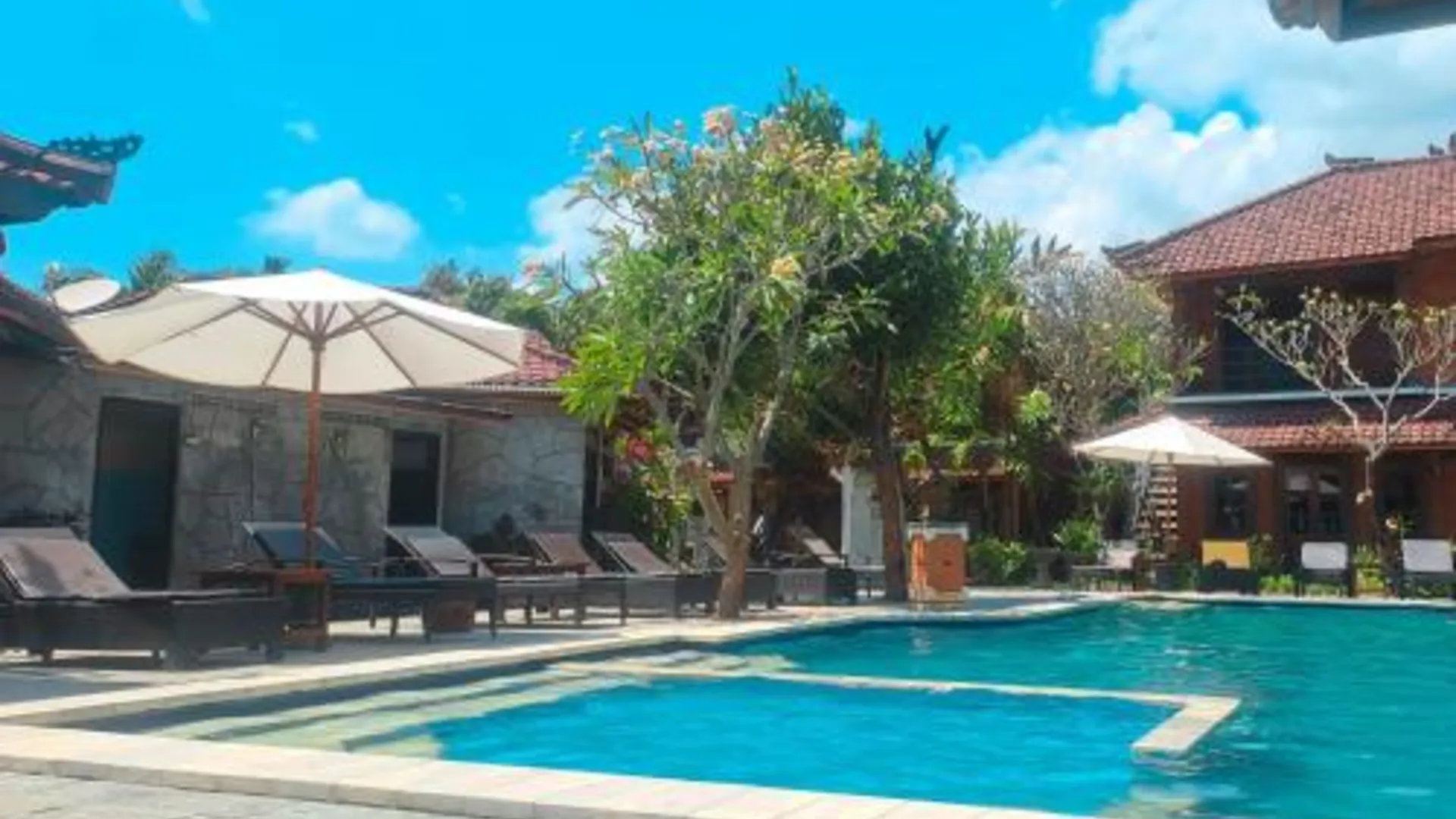 발리 로비나 비치 호텔 1성급 호텔 스위트룸