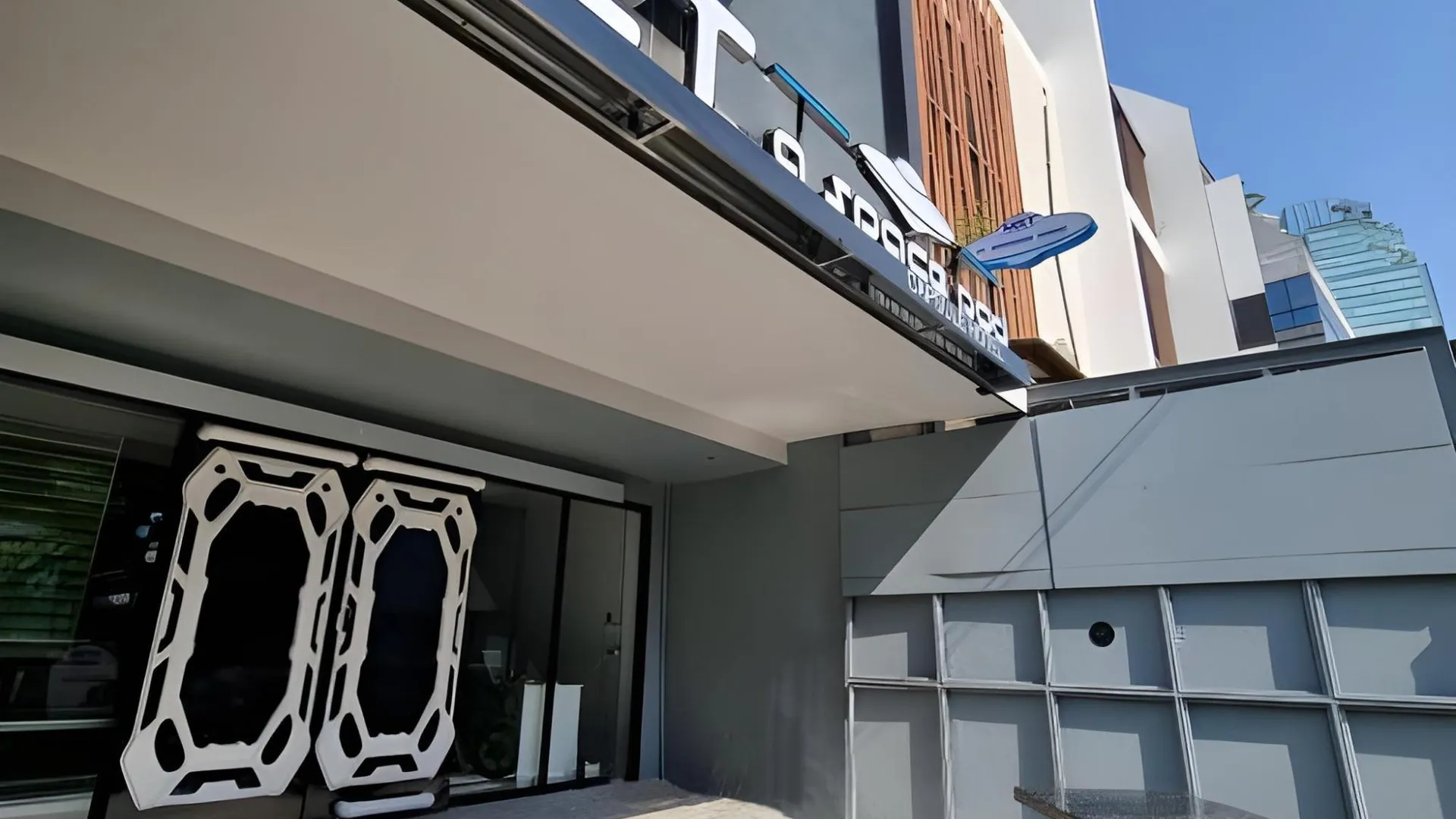 방콕 MET 어 스페이스 포드 @ 프롬퐁 1성급 호텔 전망