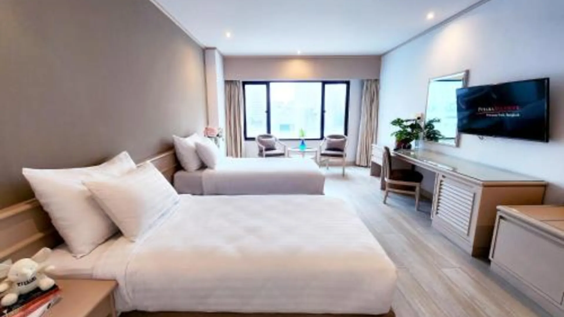 방콕 프라투남 파크 호텔 3성급 호텔 스위트룸