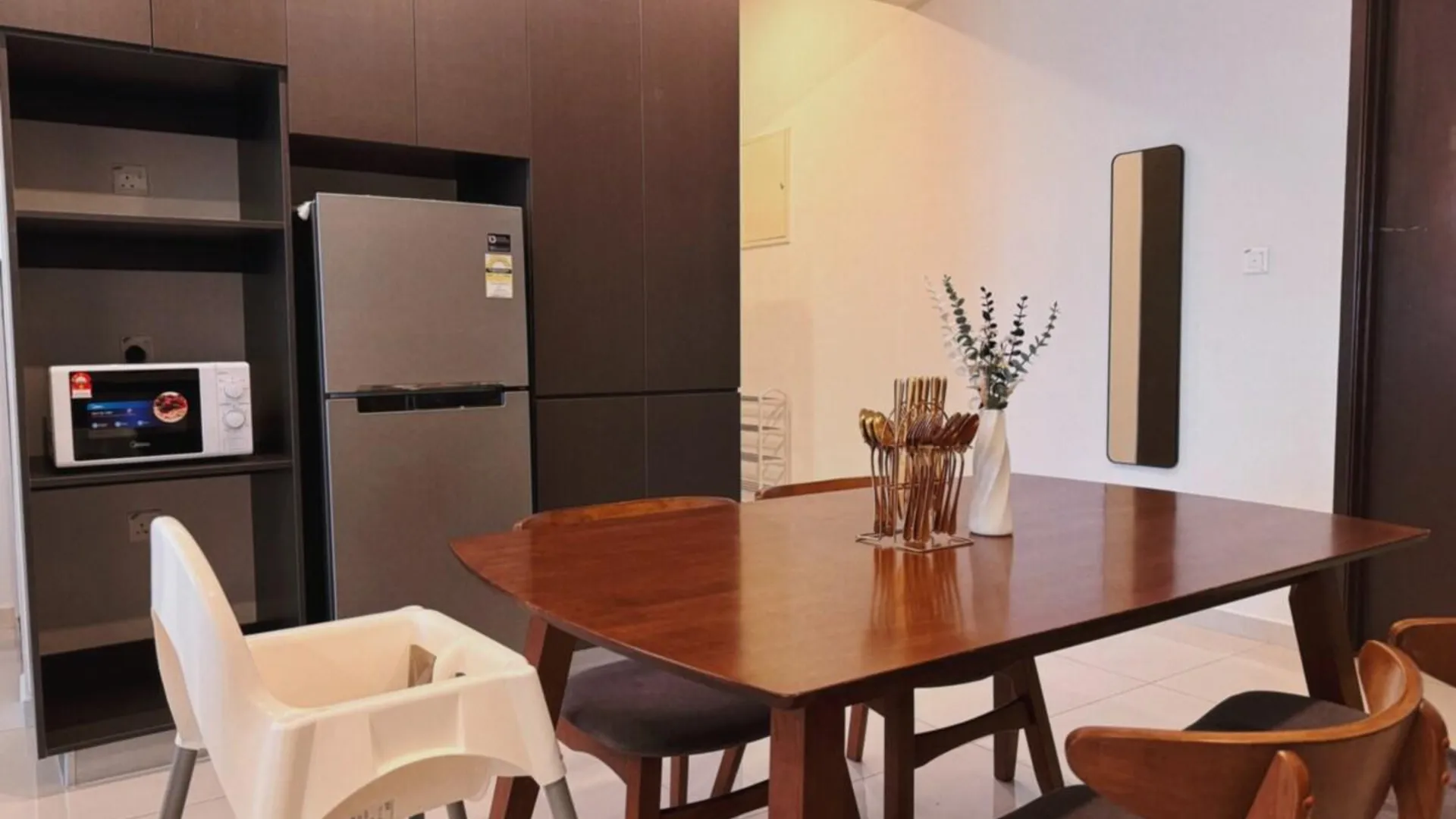 조호바루 / 조호르바루 당가베이의 아파트먼트 (100m², 침실 3개, 프라이빗 욕실 3개) 2성급 싱글룸 레스토랑