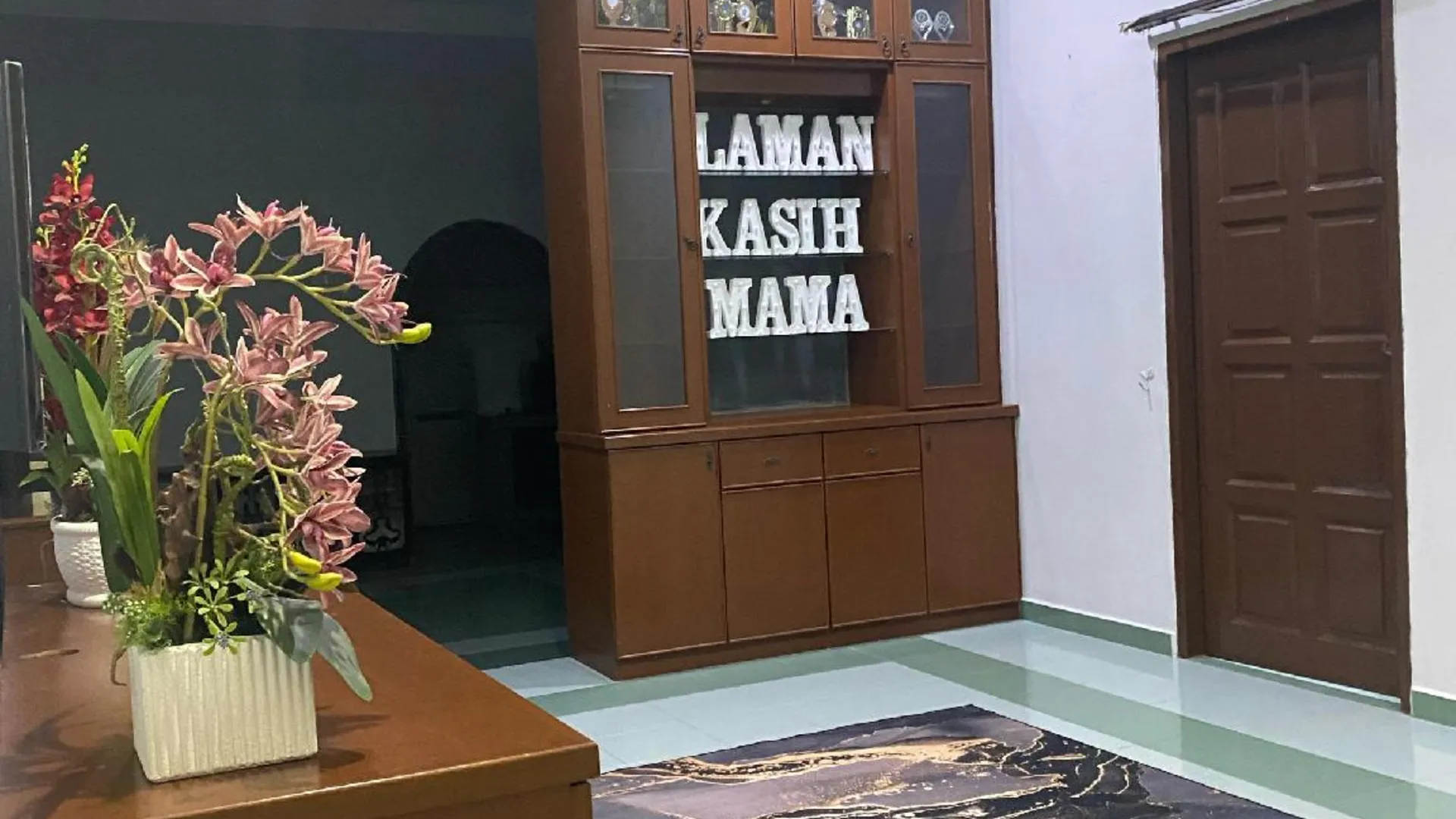 세리 만중 세리만중 타운의 아파트먼트 (3300m², 침실 3개, 프라이빗 욕실 3개) 3성급 싱글룸 외관