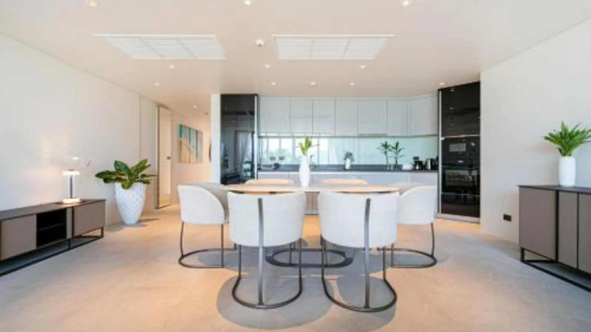 푸켓 빠통의 아파트먼트 (100m², 침실 2개, 프라이빗 욕실 2개) 4성급 게스트하우스 로비