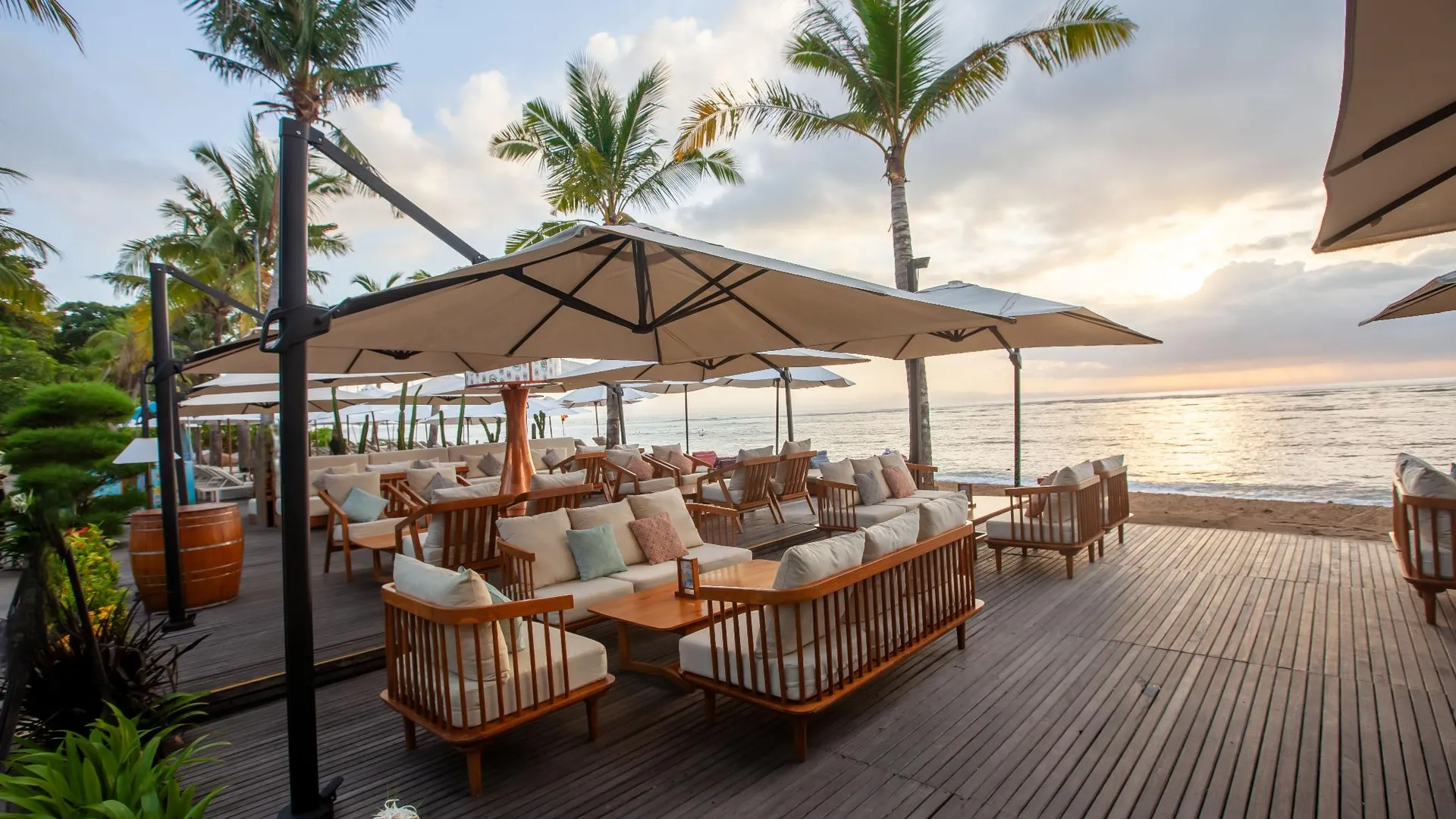 발리 기리야 산트리안 어 비치 리조트 4성급 호텔 외관