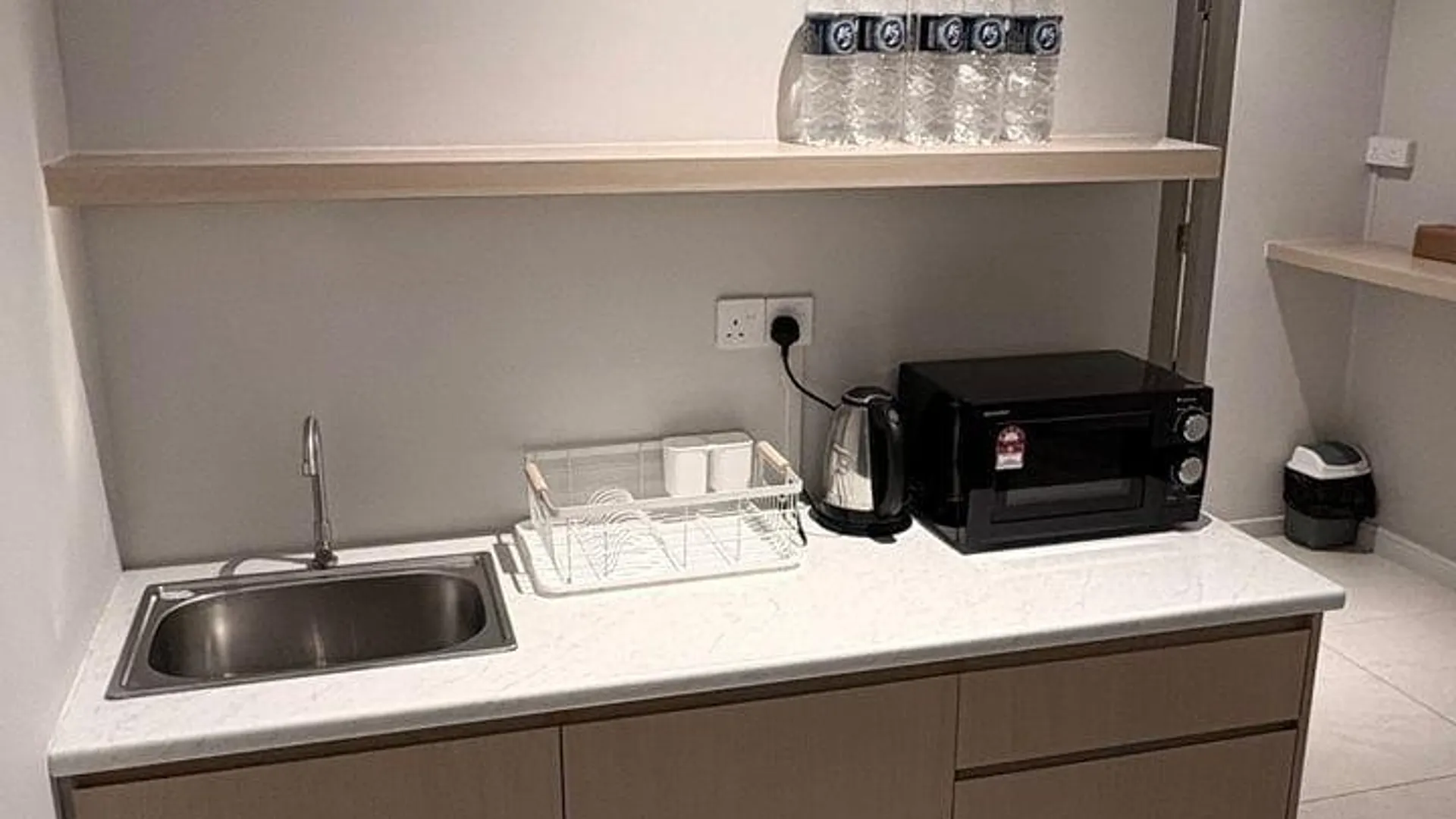 코타키나발루 시티 센터의 프라이빗 하우스 (m², 침실 2개, 프라이빗 욕실 2개) 3성급 게스트하우스 수영장