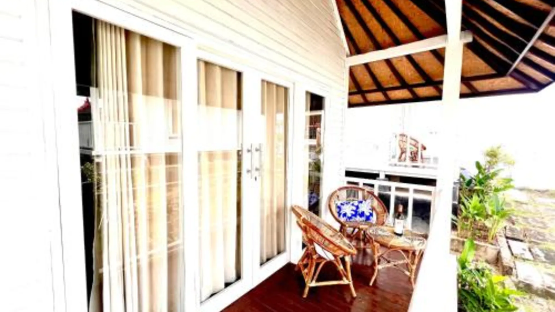 발리 더 쿠부 221 체닝안 1성급 호텔 외관