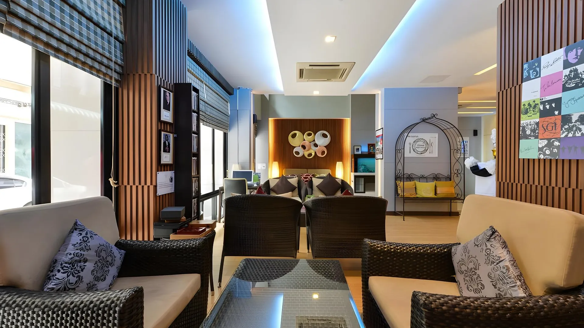 방콕 아이체크 인 젬스 센터 실롬 3성급 호텔 외관