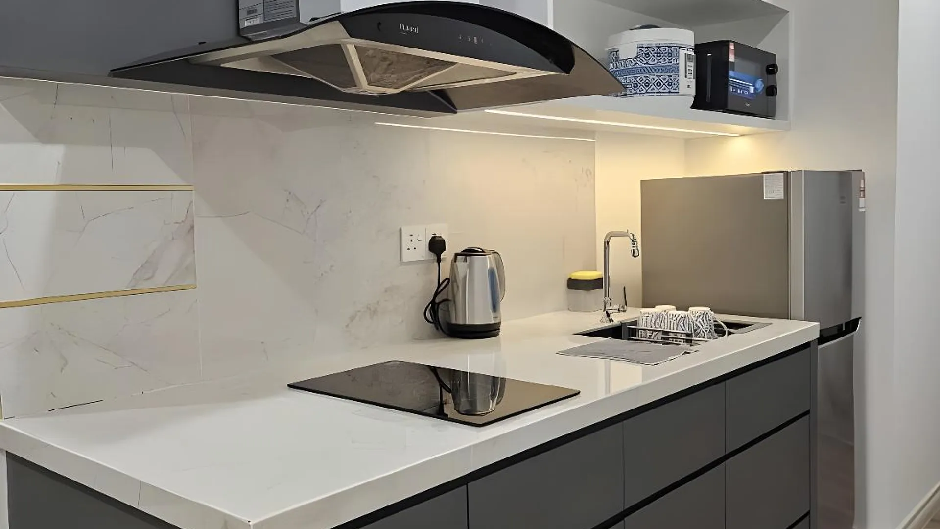 코타키나발루 시티 센터의 아파트먼트 (75m², 침실 2개, 프라이빗 욕실 2개) 3성급 싱글룸 레스토랑