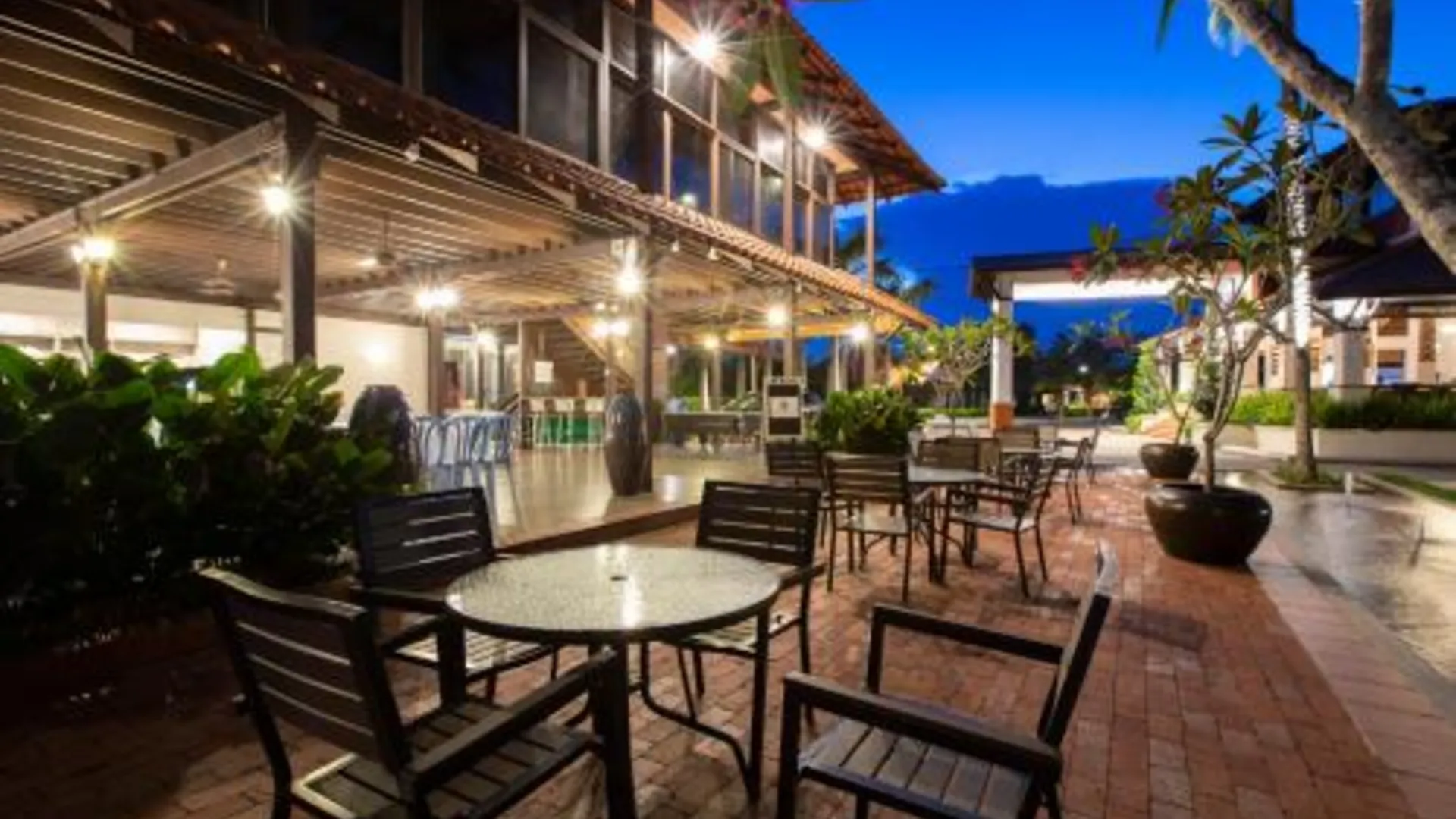 쿠안탄 아데나 비치 리조트 3성급 호텔 외관