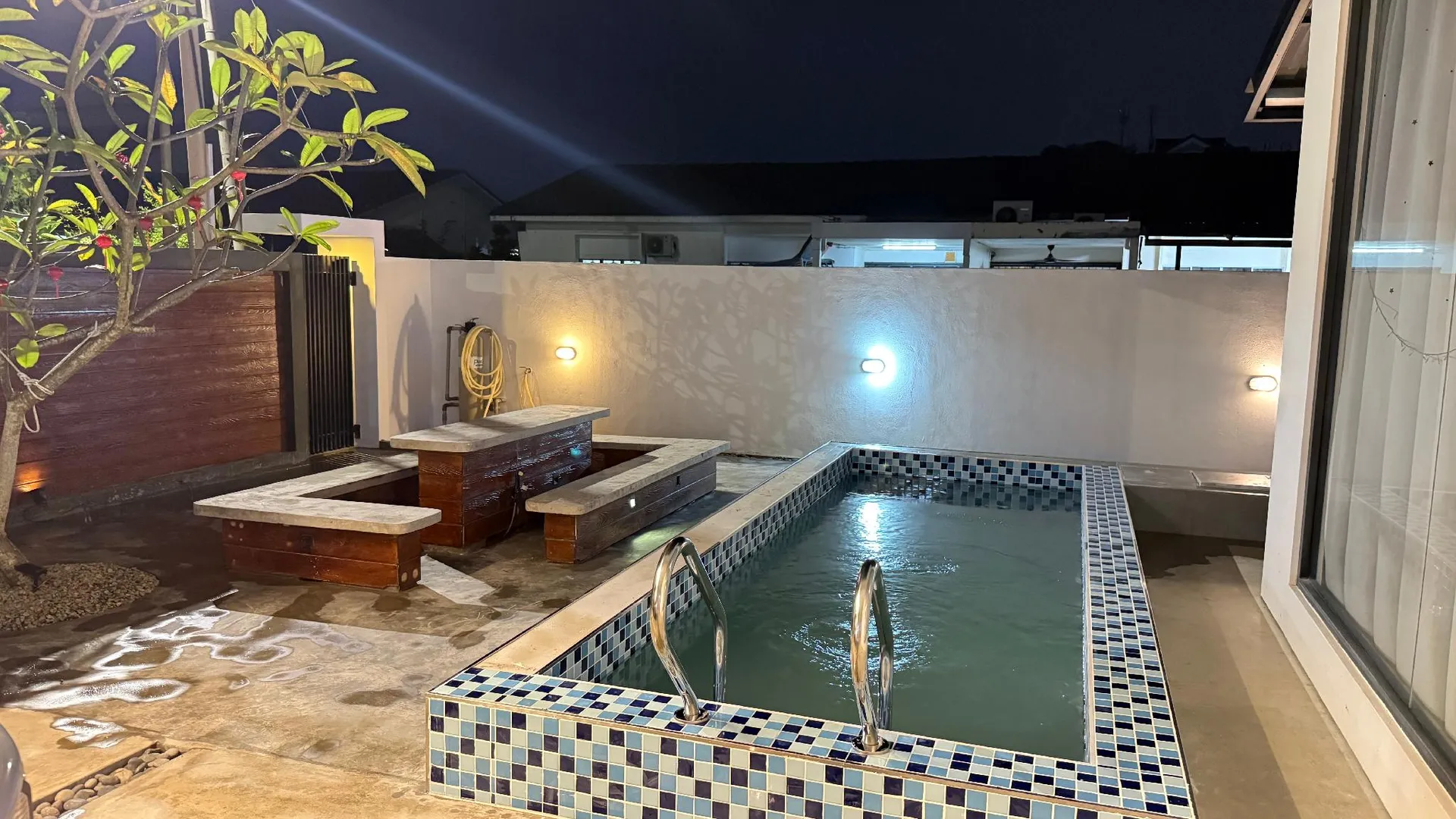 쿠안탄 쿠안탄 시티의 프라이빗 하우스 (130m², 침실 5개, 프라이빗 욕실 5개) 3성급 싱글룸 로비