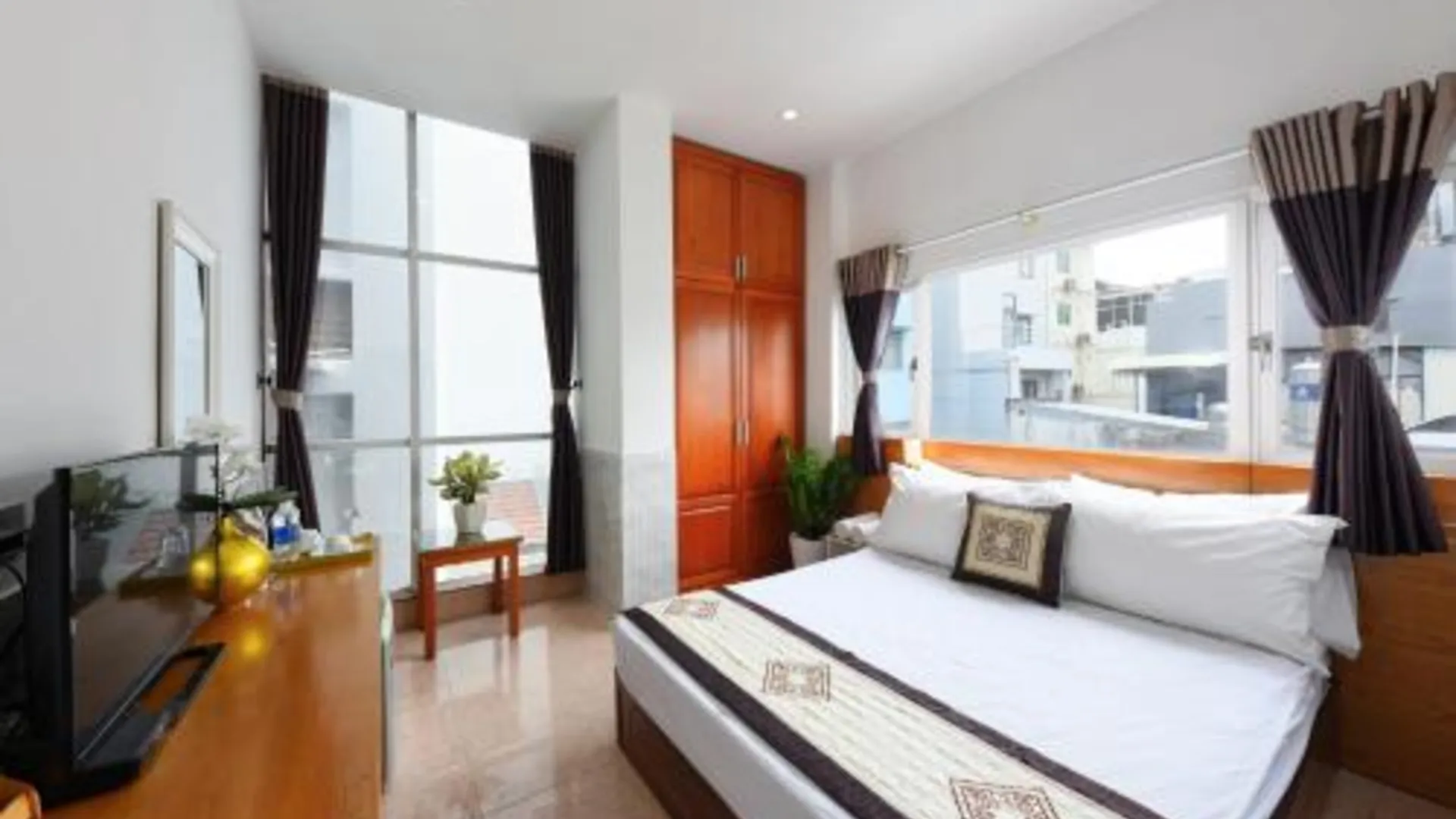 호치민 펠릭스 호텔 2성급 호텔 스위트룸