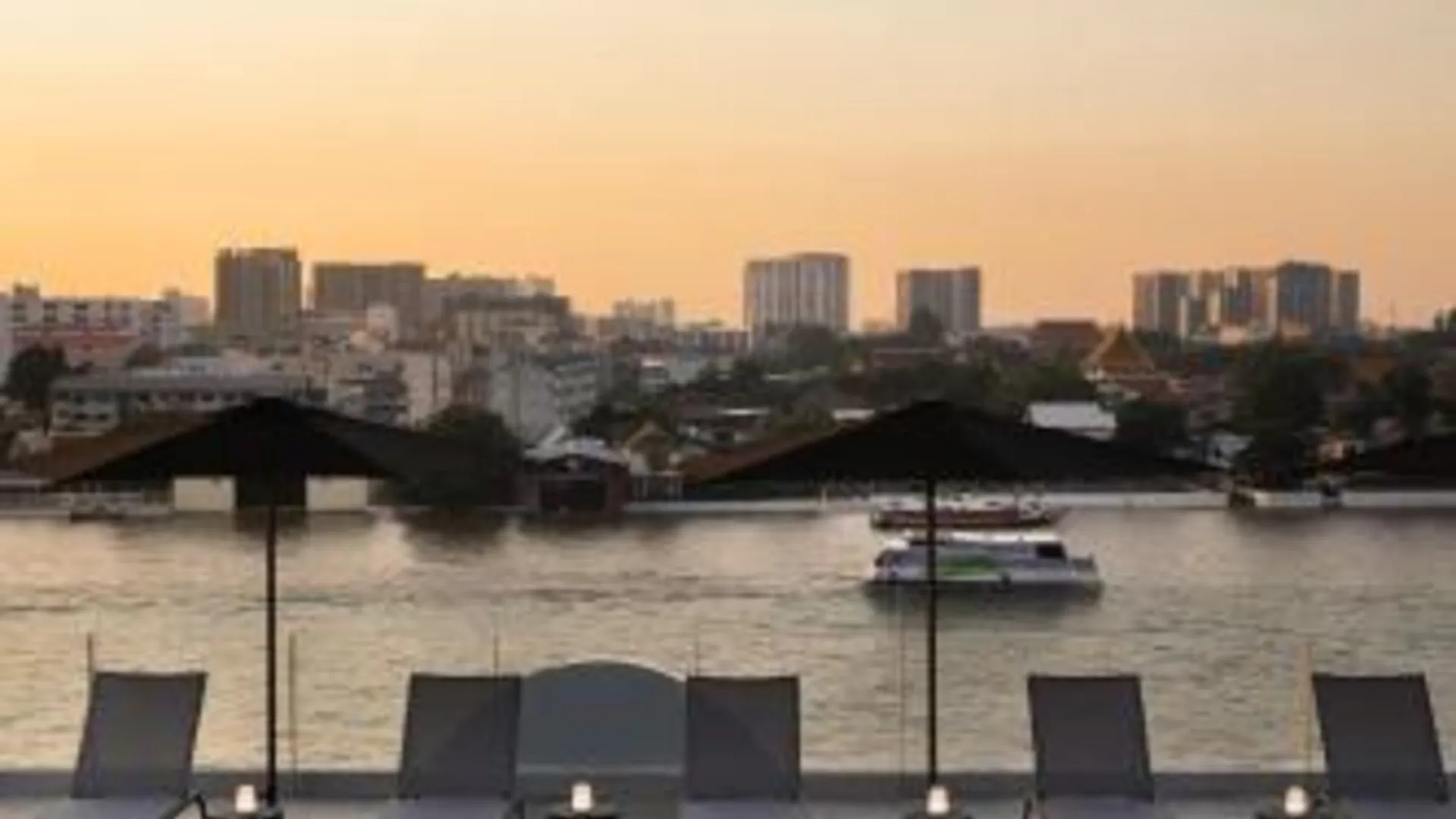 방콕 더 스탠다드X 방콕 프라 아르팃 4성급 호텔 수영장